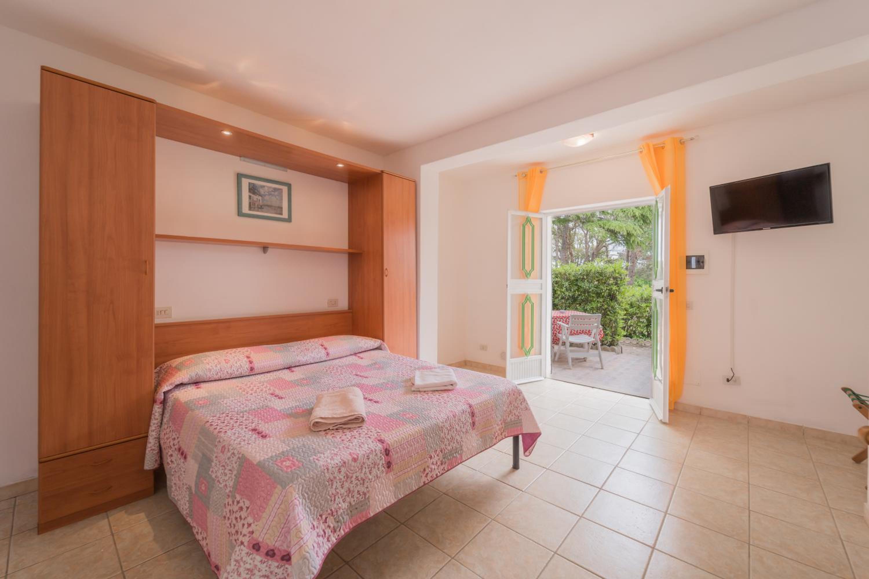 Studio (2 Adults)