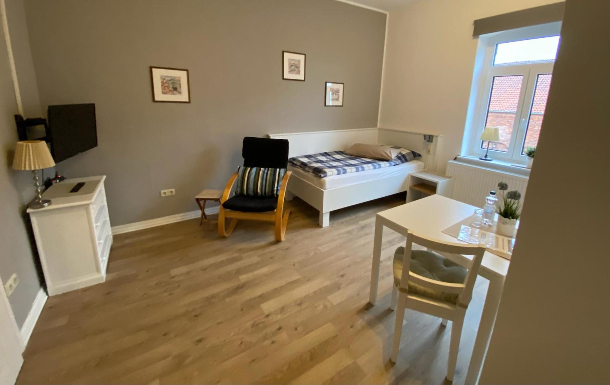 Single Room with Private Bathroom photo 1