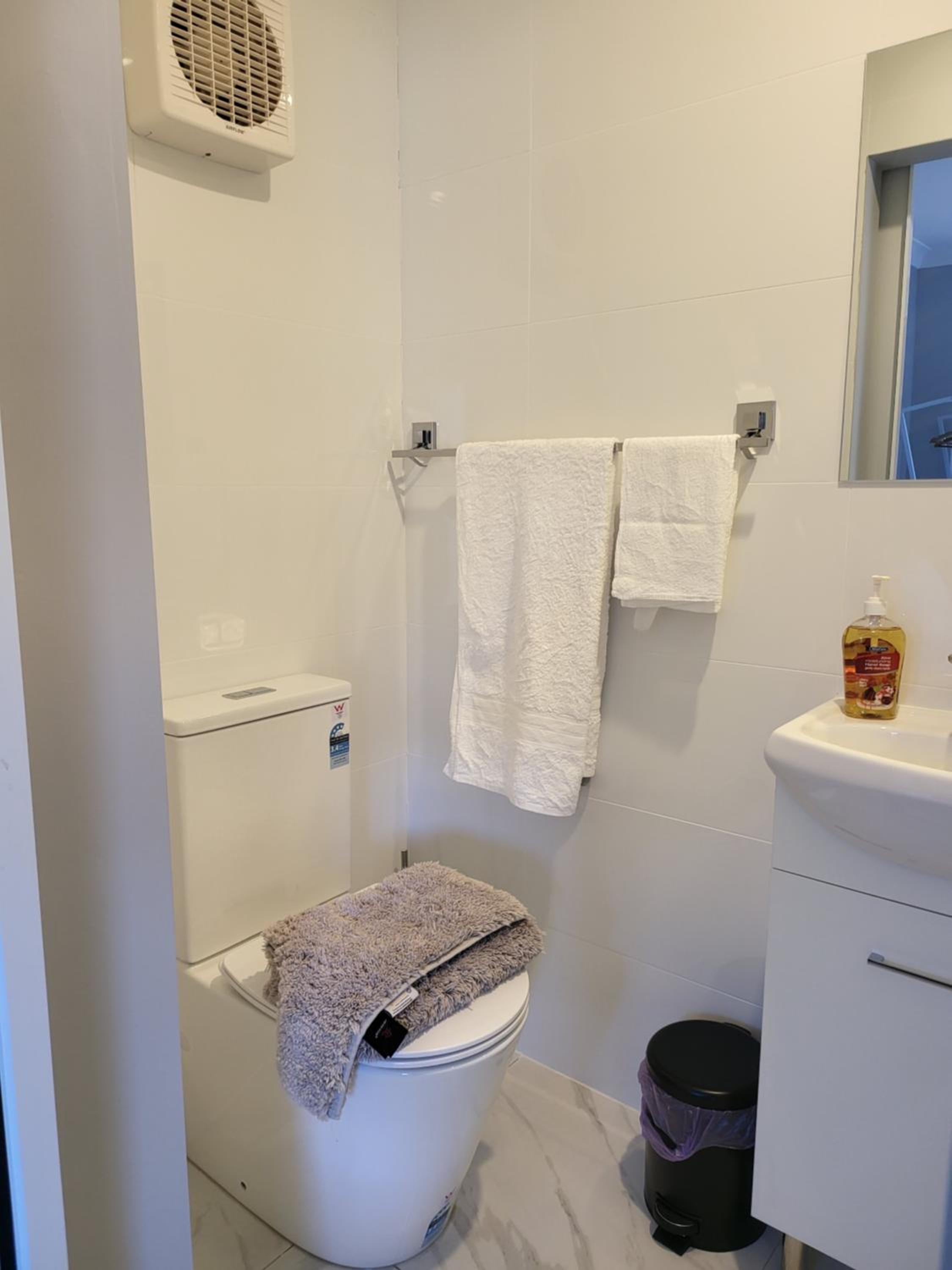Double Room with Private Bathroom - Photo 2