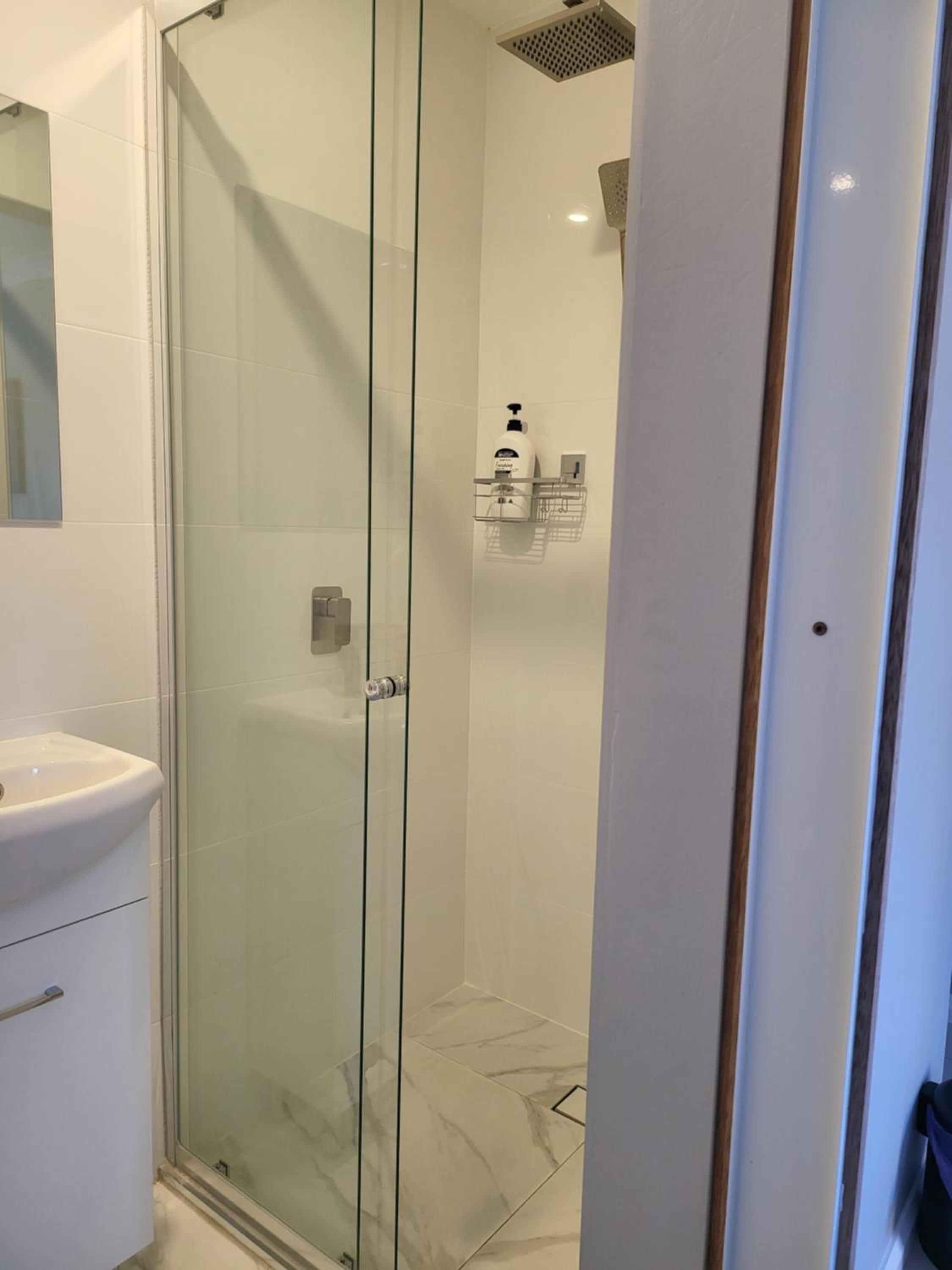 Double Room with Private Bathroom - Photo 17