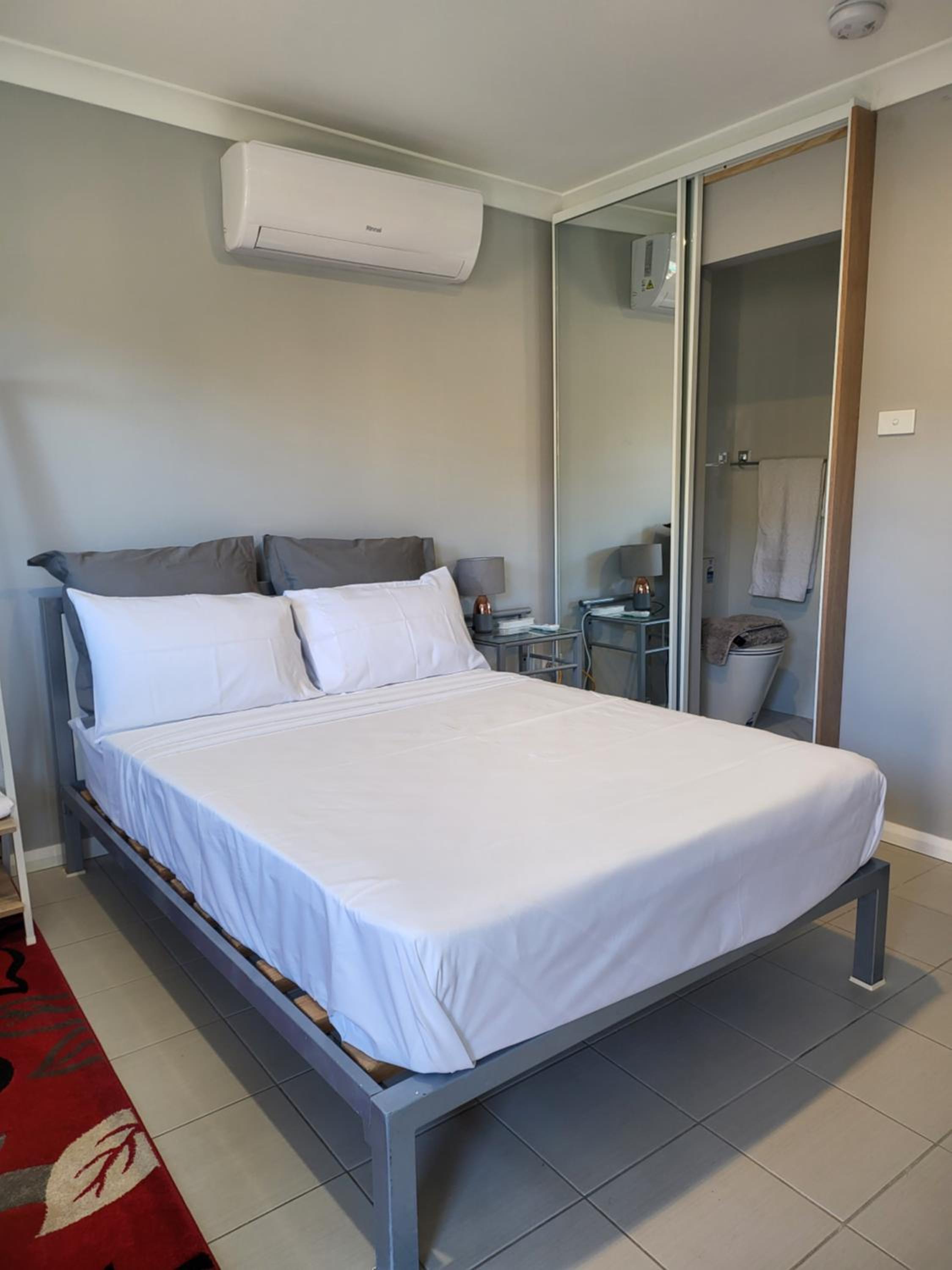 Double Room with Private Bathroom - Photo 13