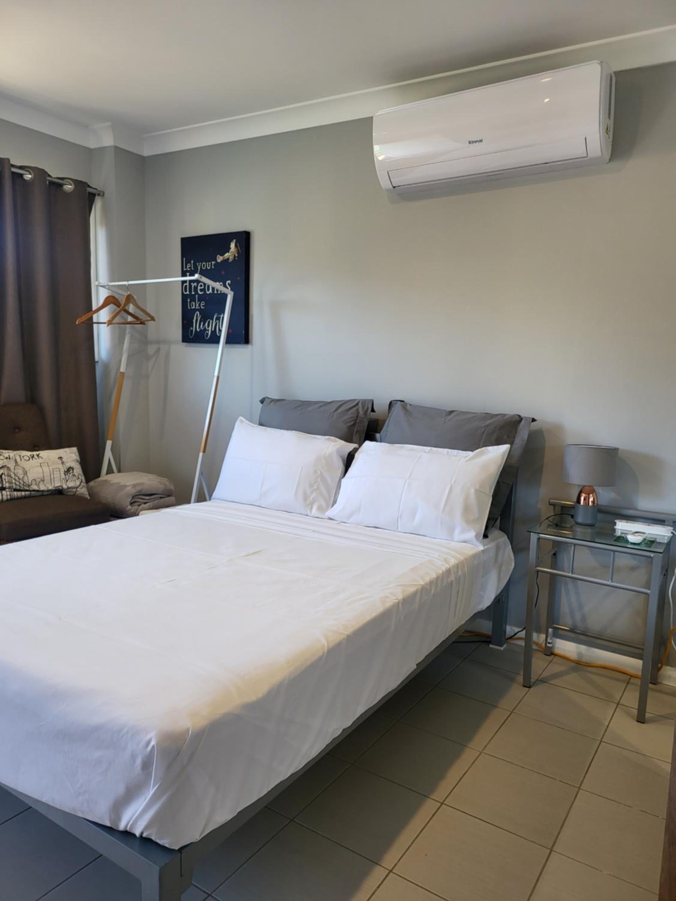 Double Room with Private Bathroom - Photo 12