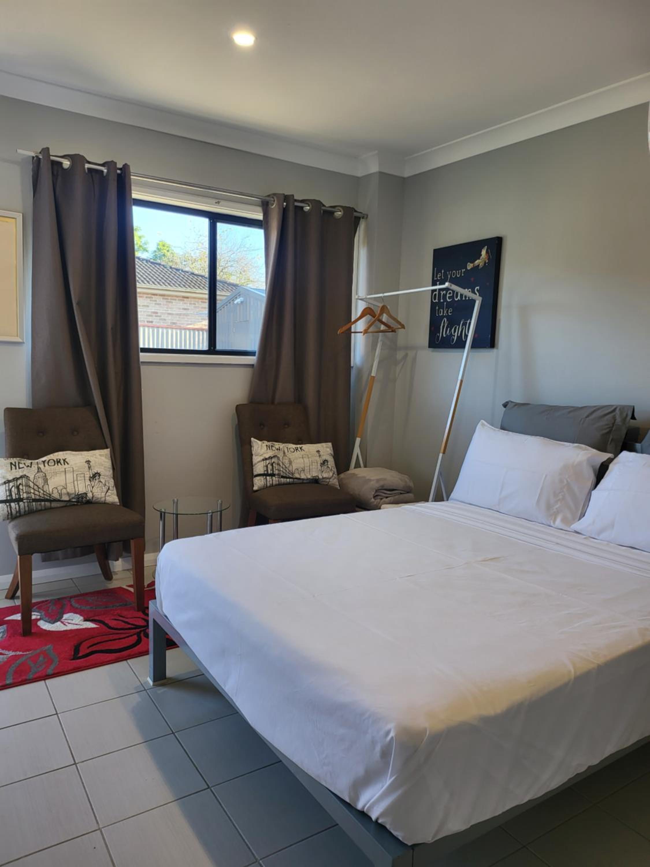 Double Room with Private Bathroom - Photo 10