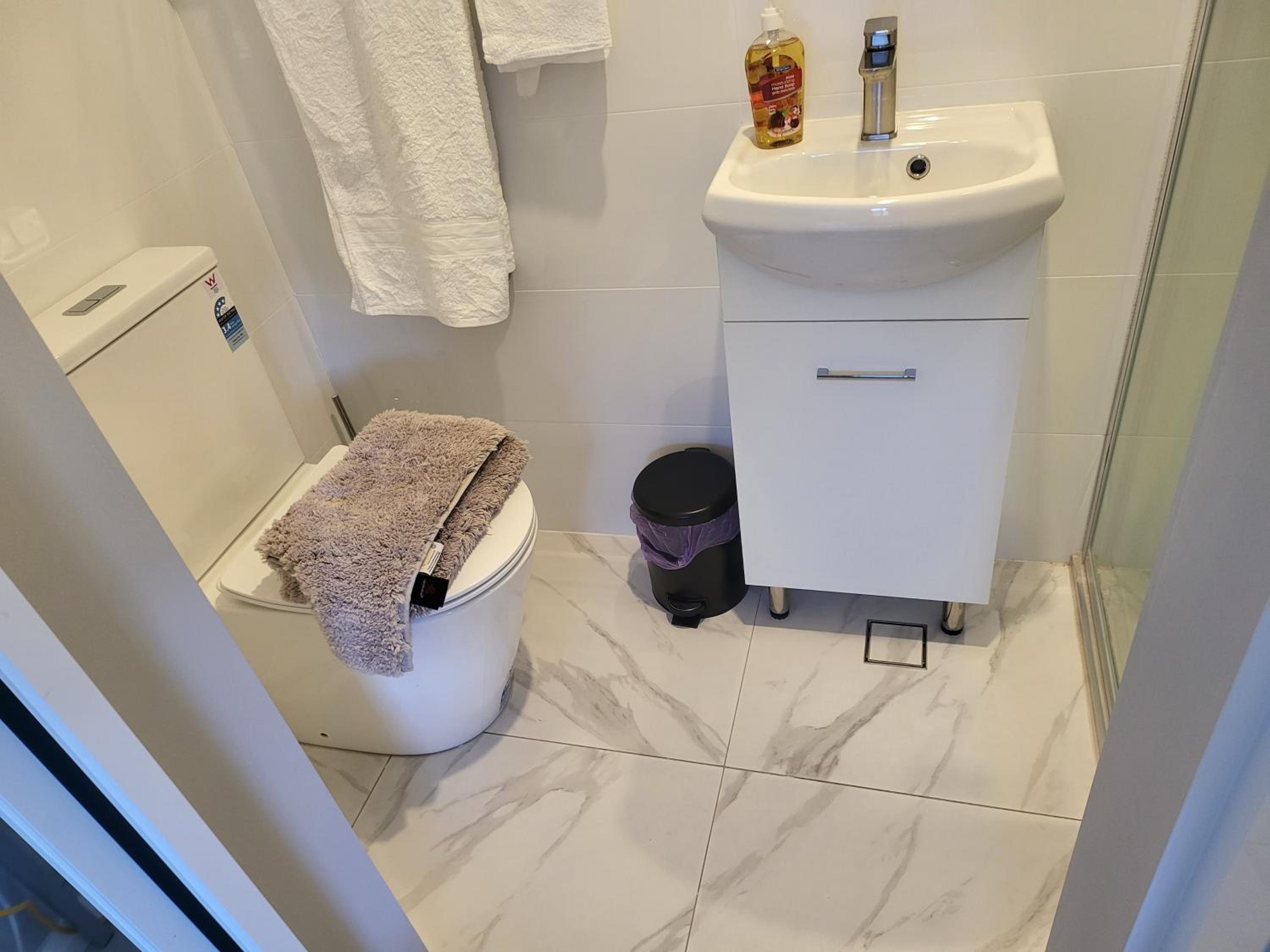 Double Room with Private Bathroom - Photo 7