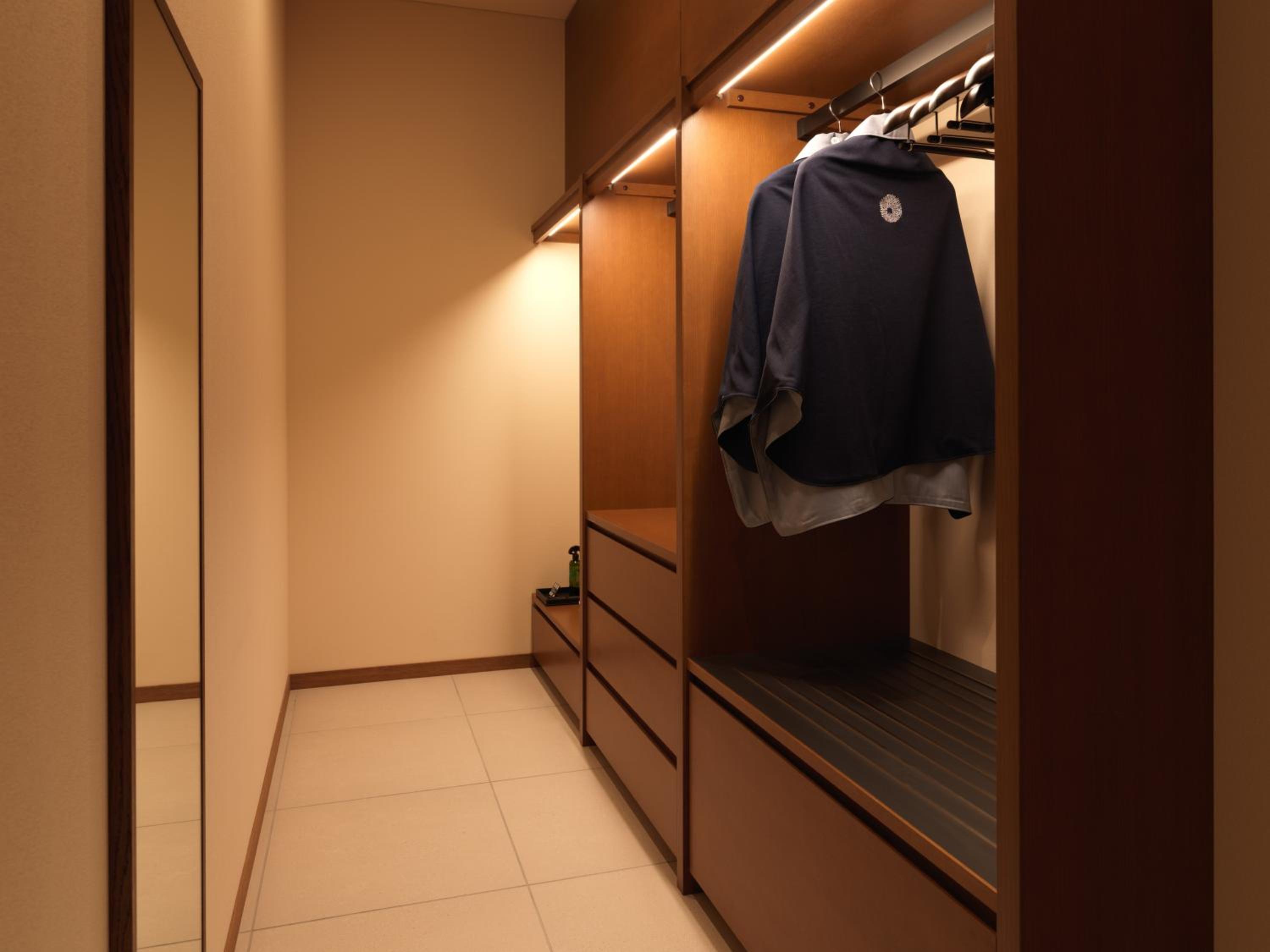 Suite with Onsen Open Air Bath-Lake View-East Wing - Non-Smoking- Premium French Dinner & Japanese Breakfast - Photo 12