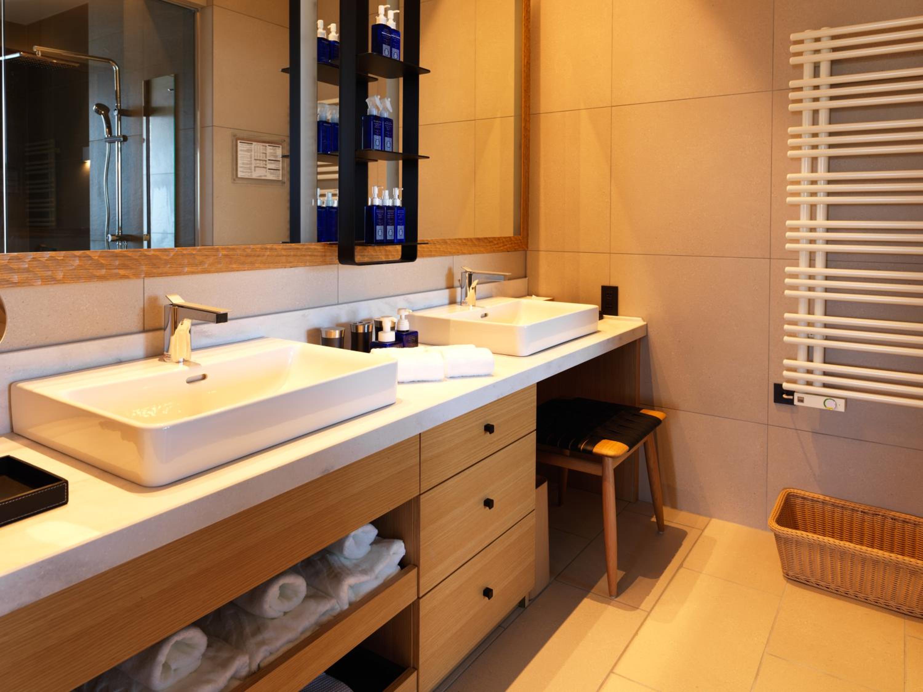 Suite with Onsen Open Air Bath-Lake View-East Wing - Non-Smoking- Premium French Dinner & Japanese Breakfast - Photo 13