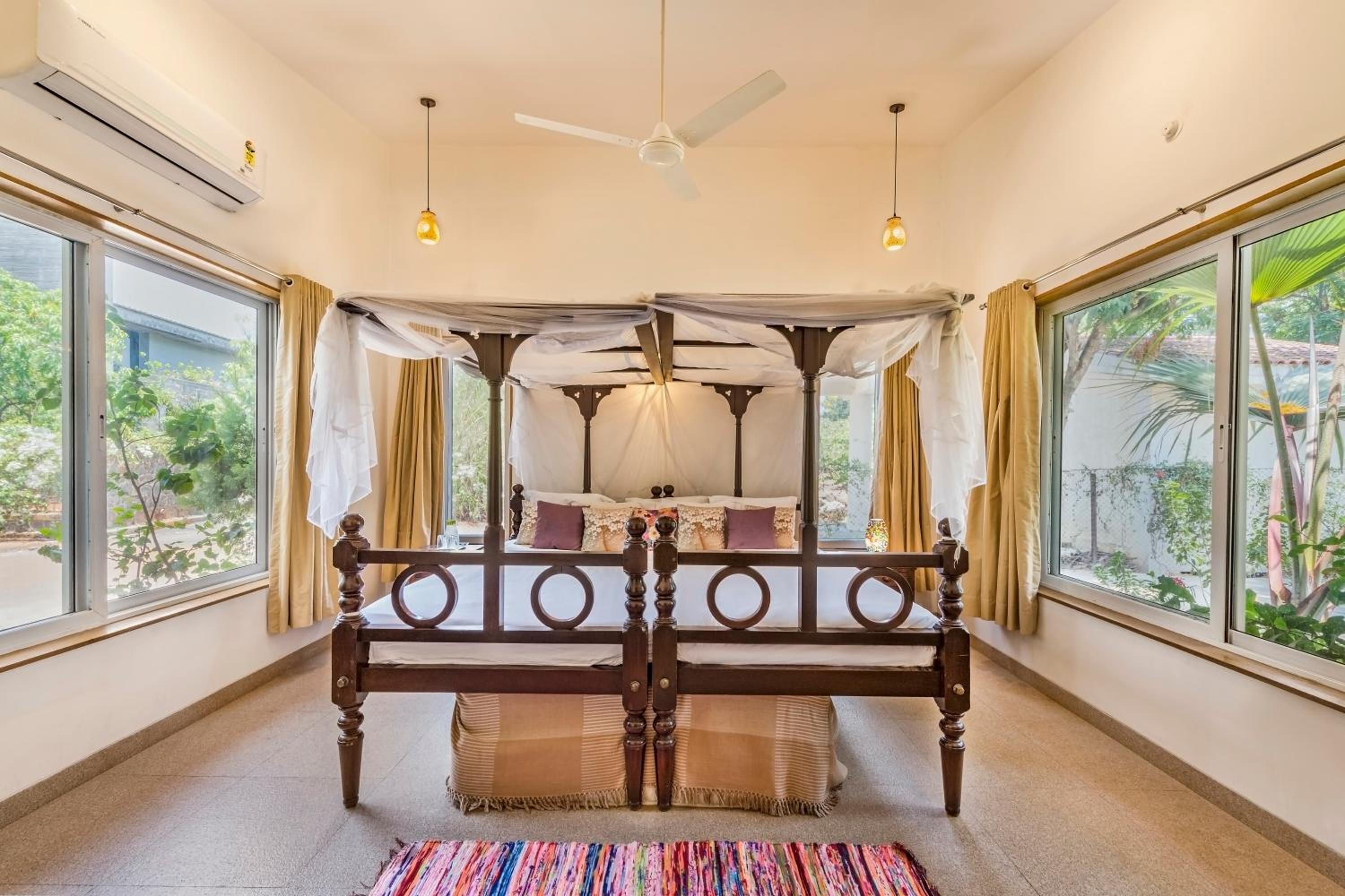 Three-Bedroom Villa - Photo 2