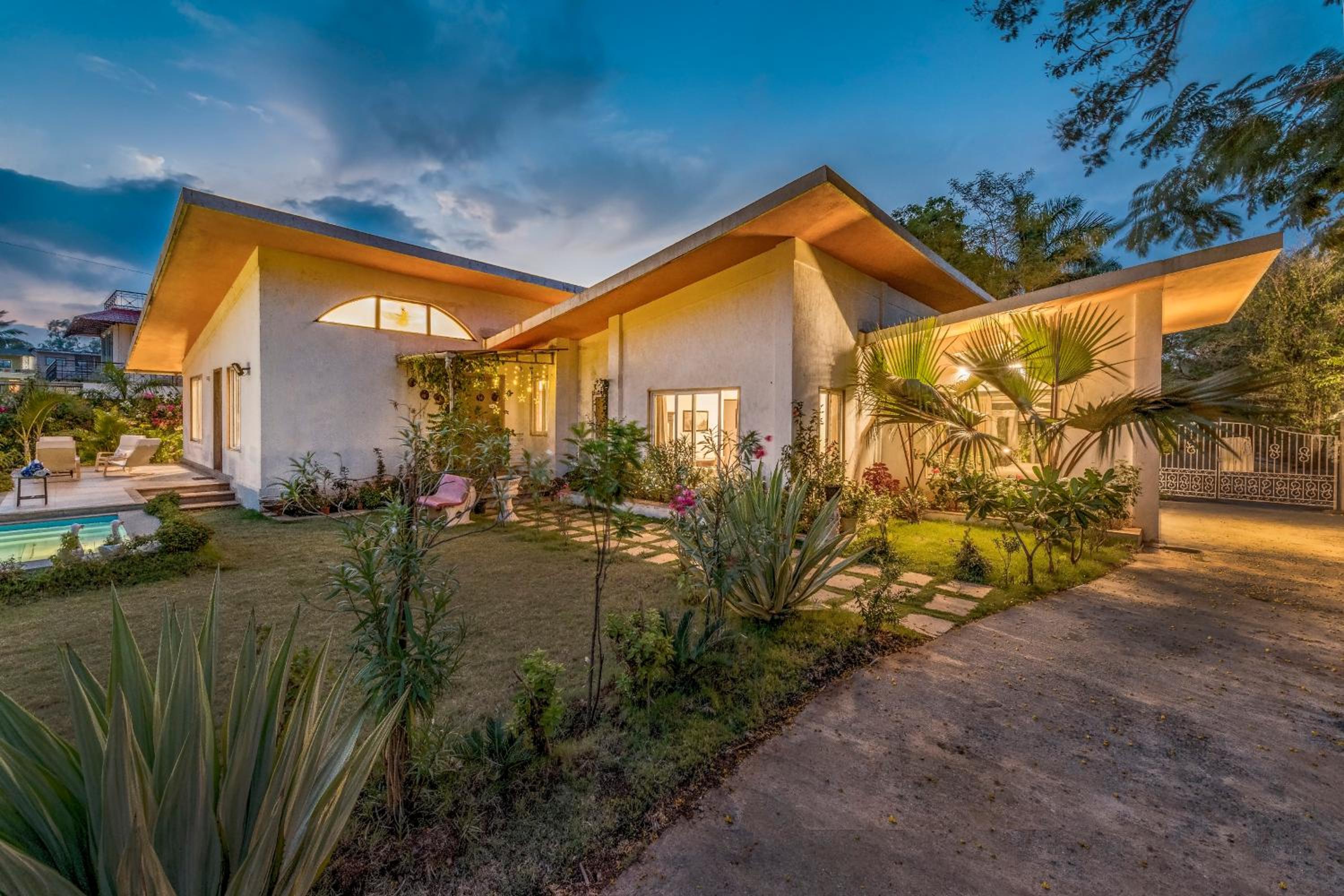 Three-Bedroom Villa - Photo 11