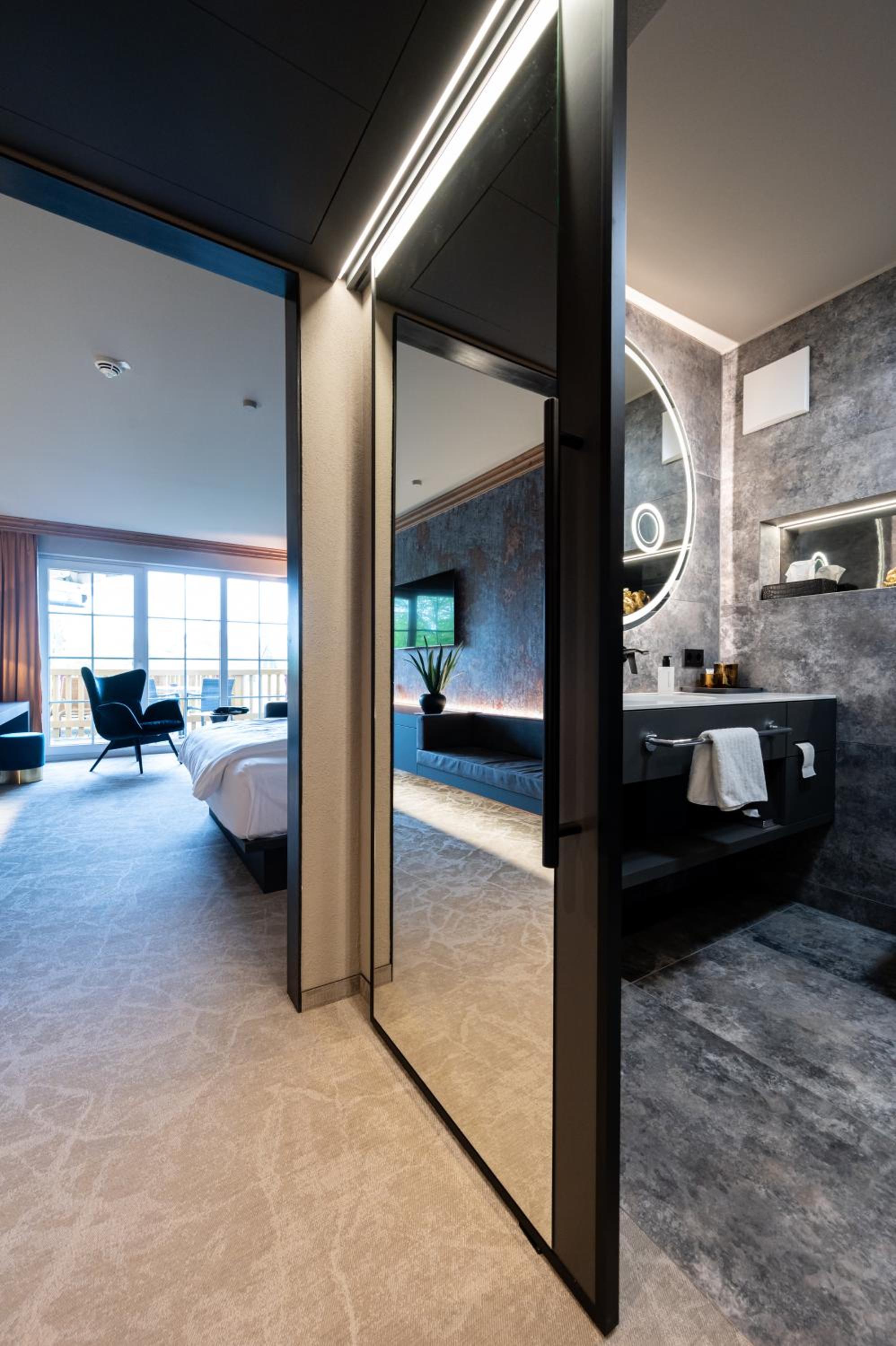 Superior Room Modern with Balcony photo 2