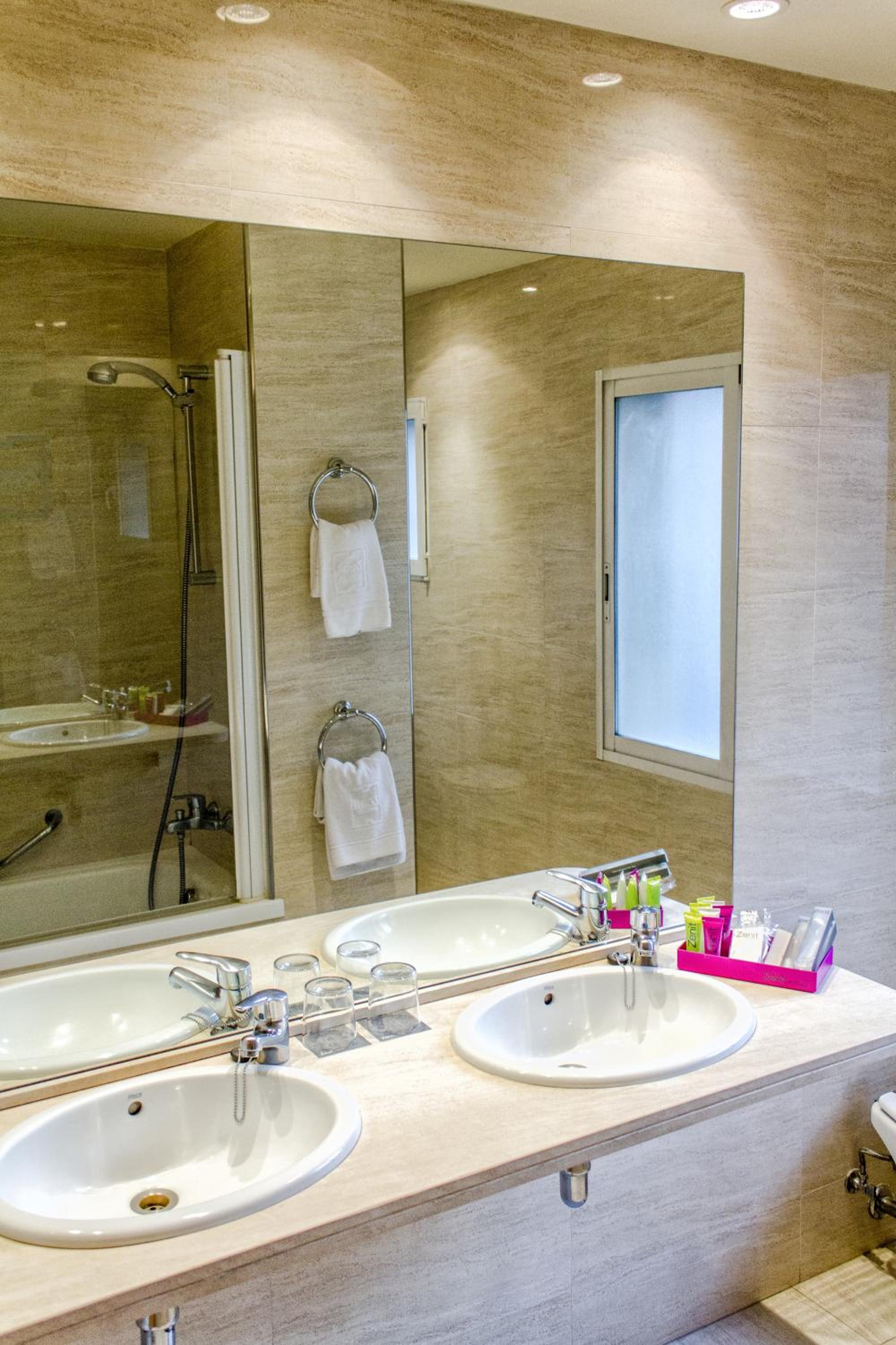 Triple Room (3 Adults) photo 2