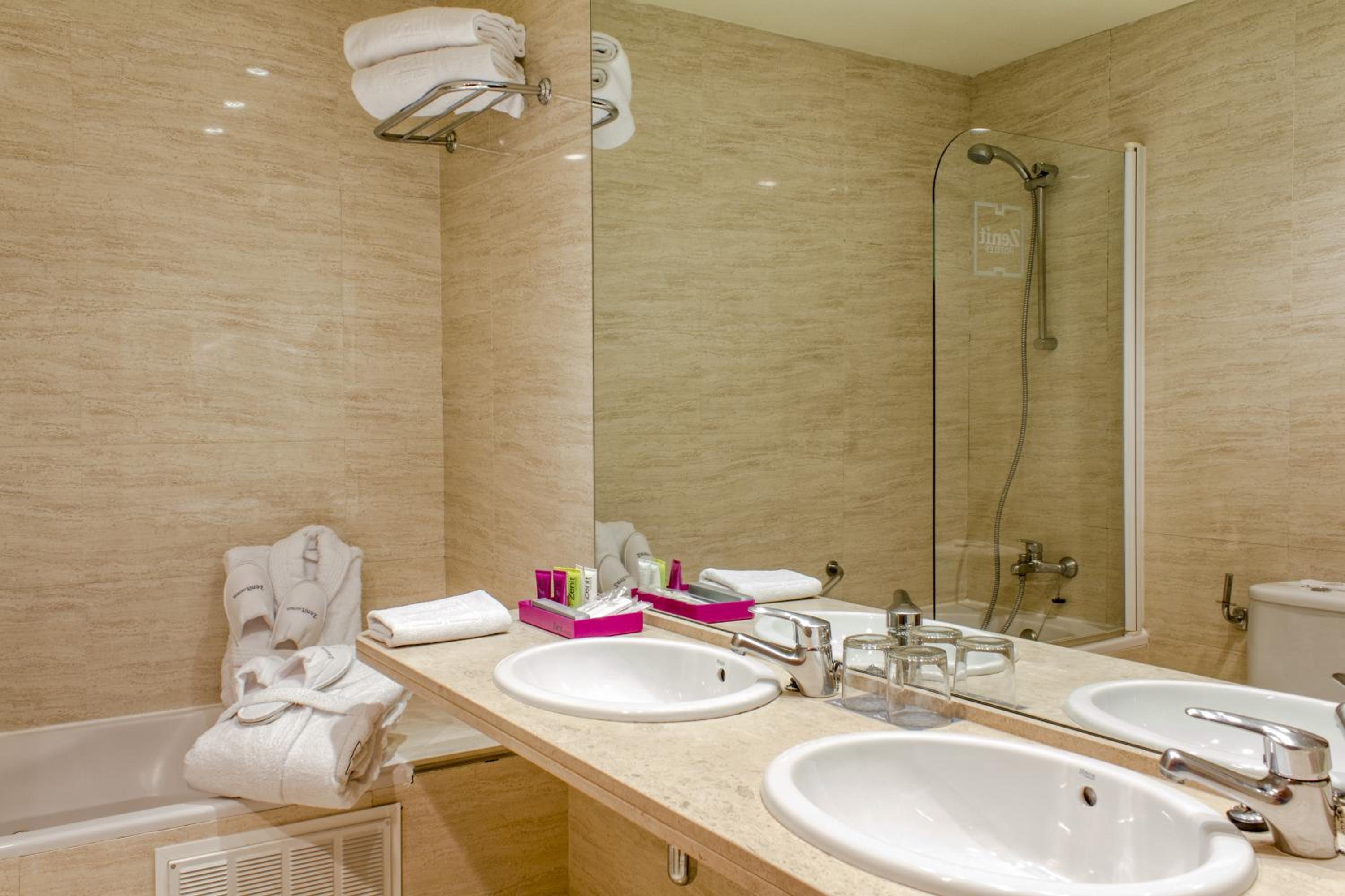 Double Room (1 Adult) photo 3