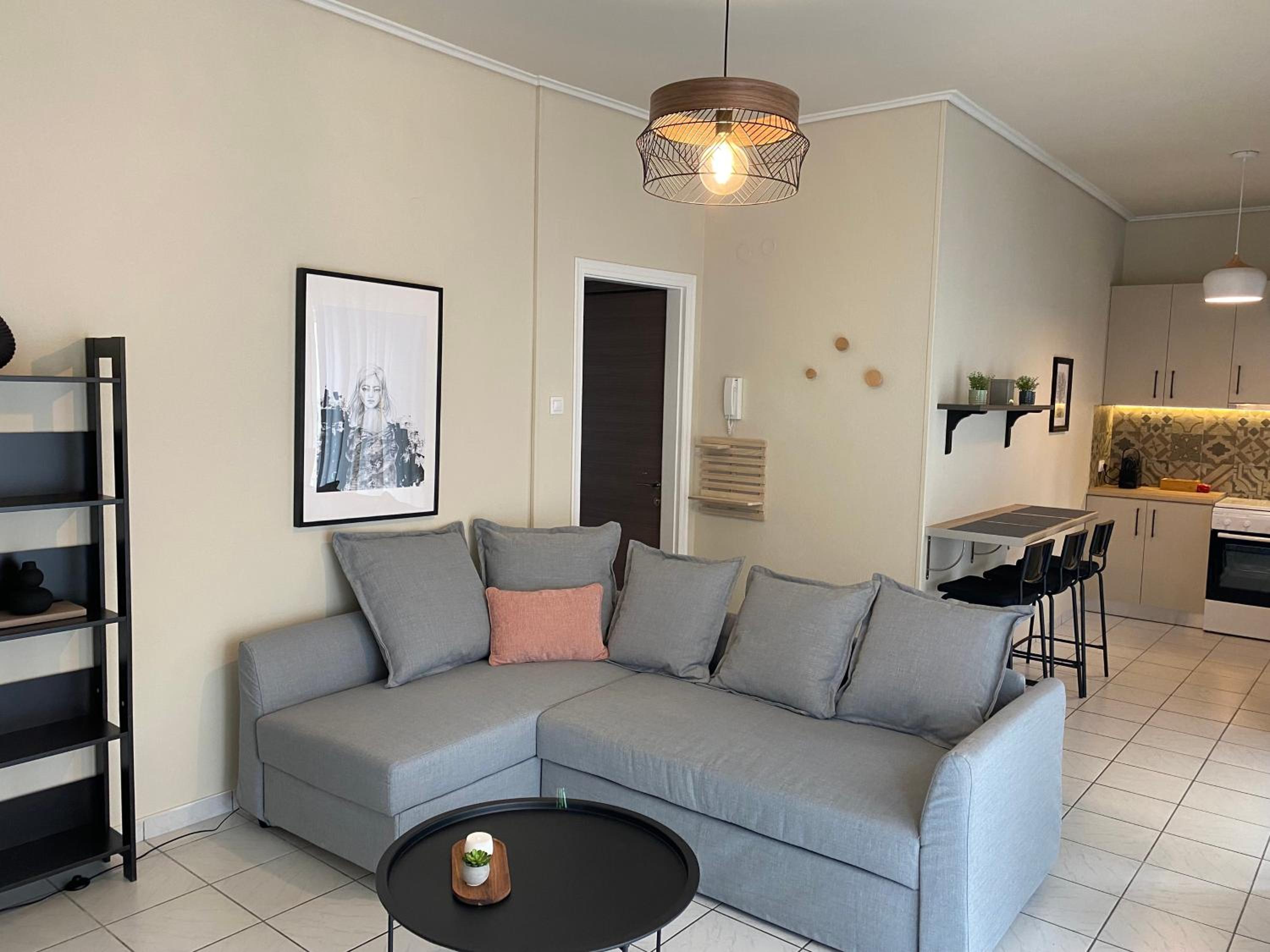 One-Bedroom Apartment photo 1