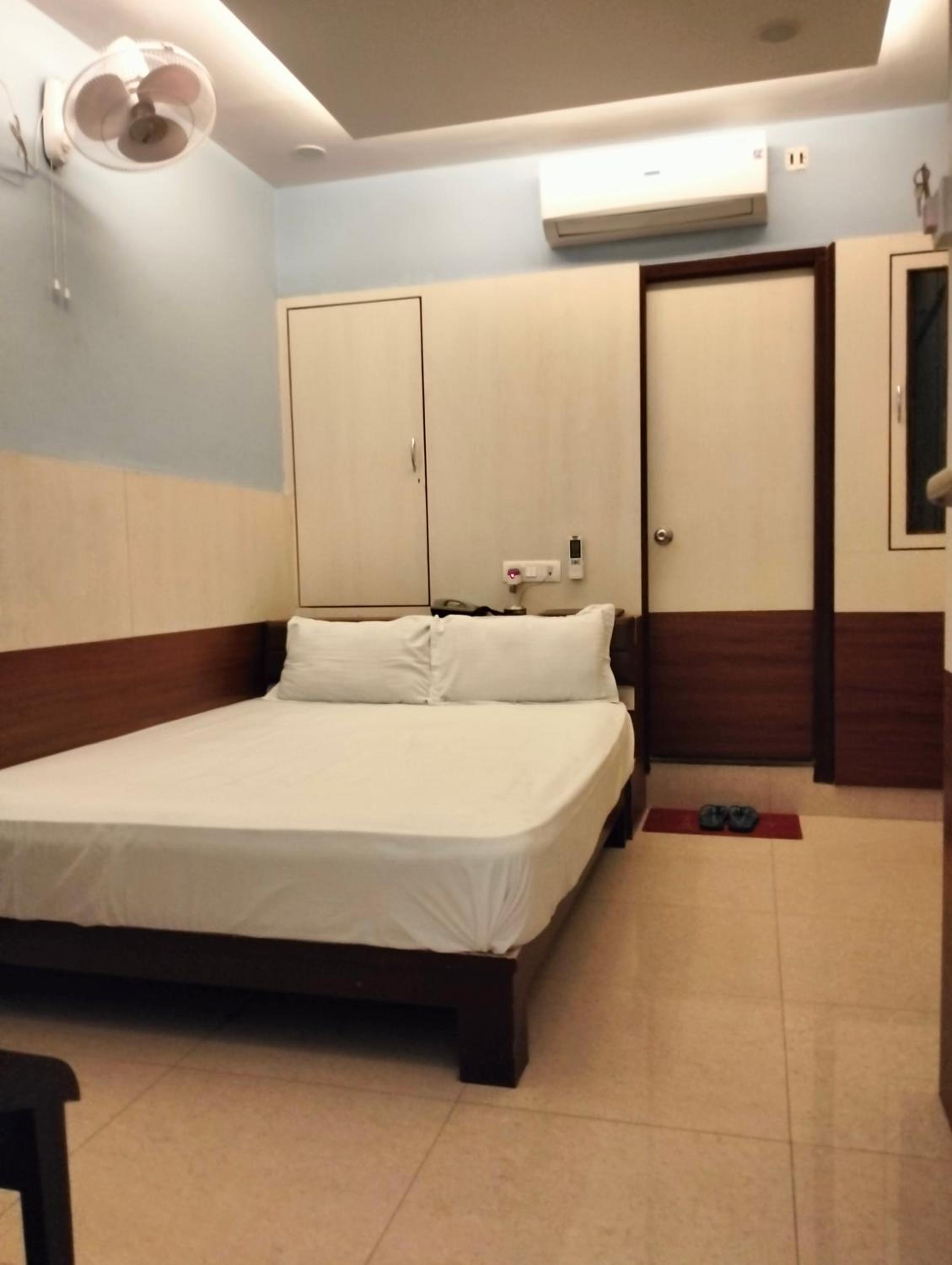 Deluxe Room - Photo 2
