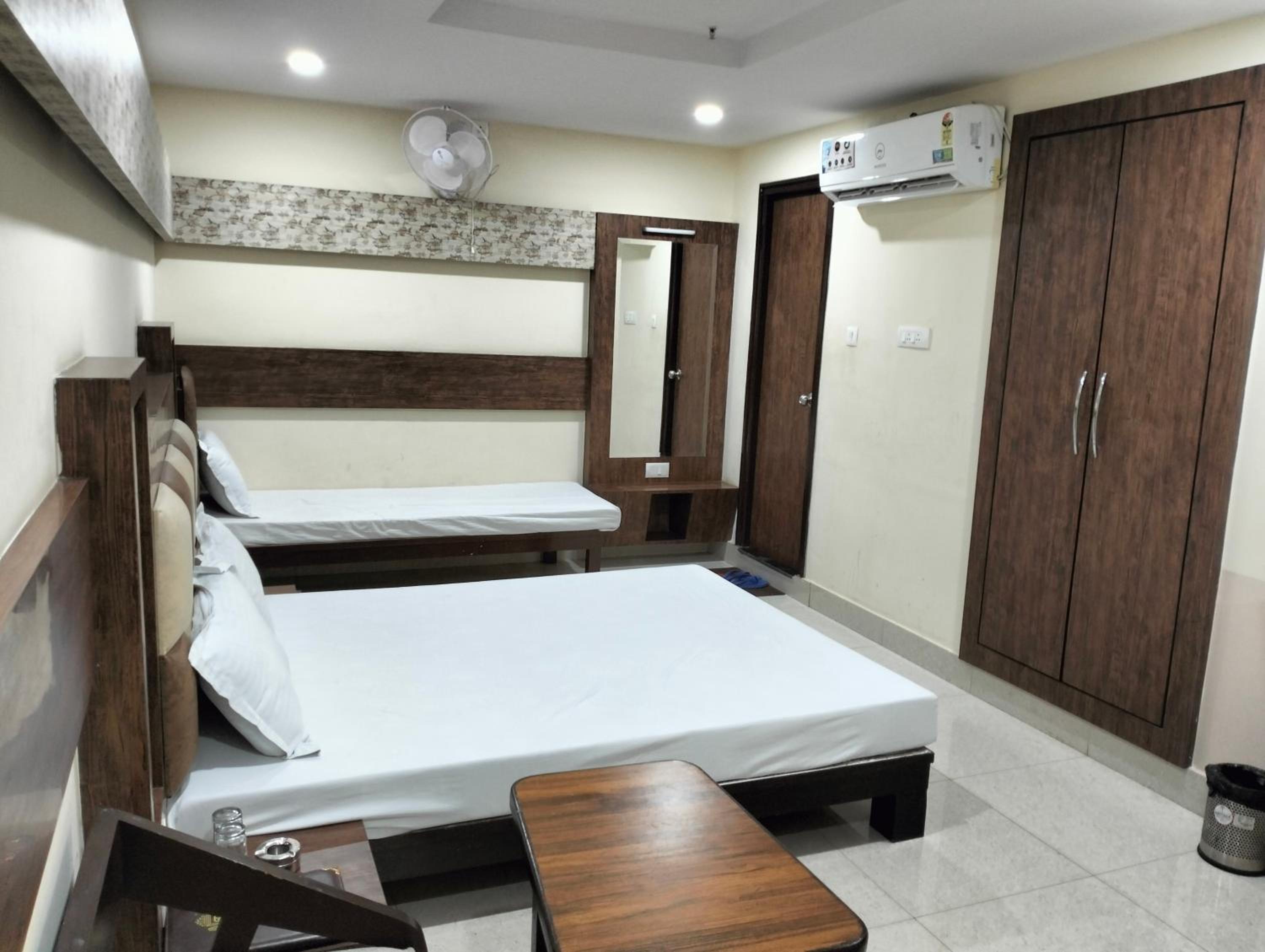 Large Double Room - Photo 2