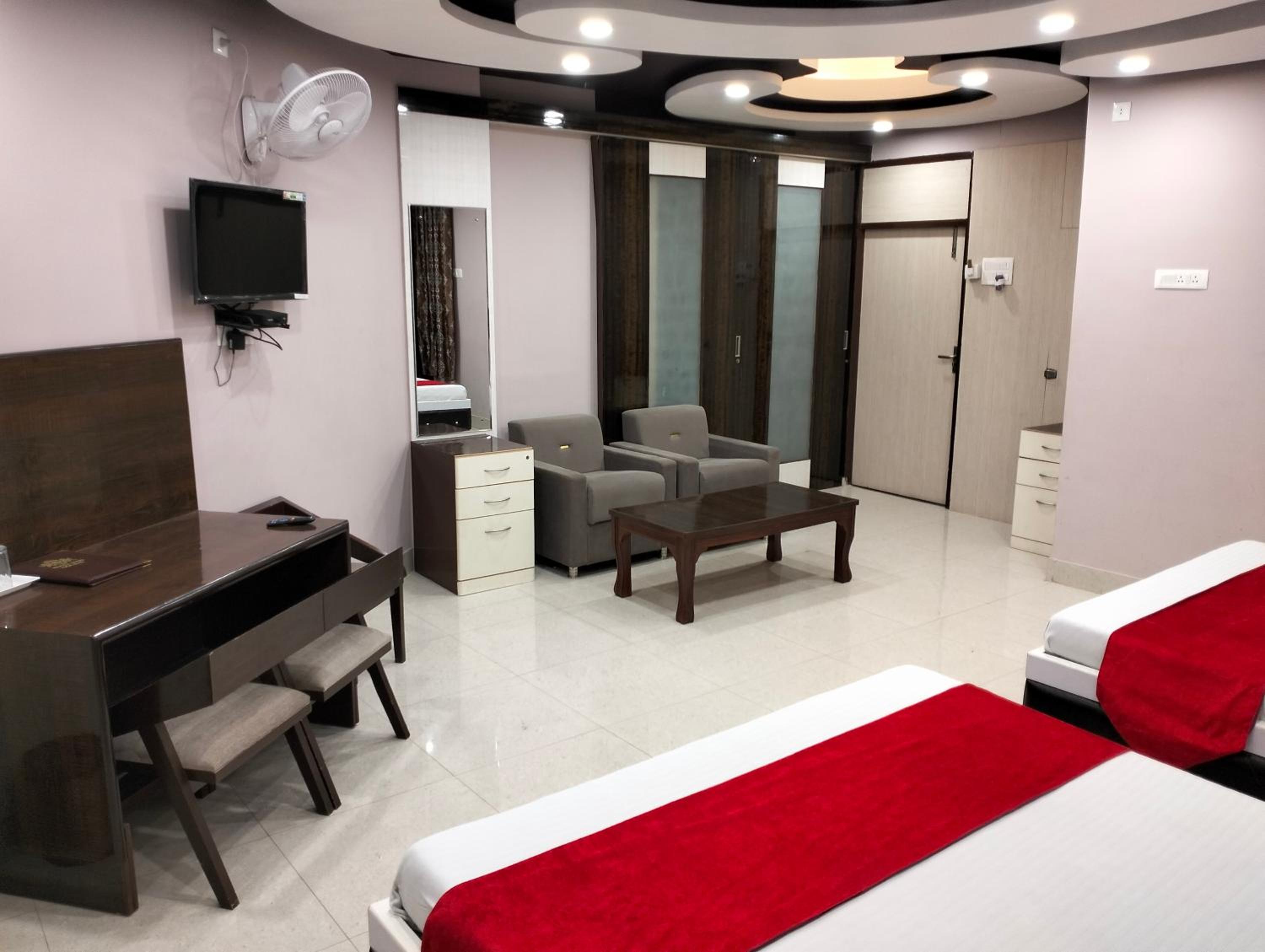 Queen Room with Two Queen Beds photo 1