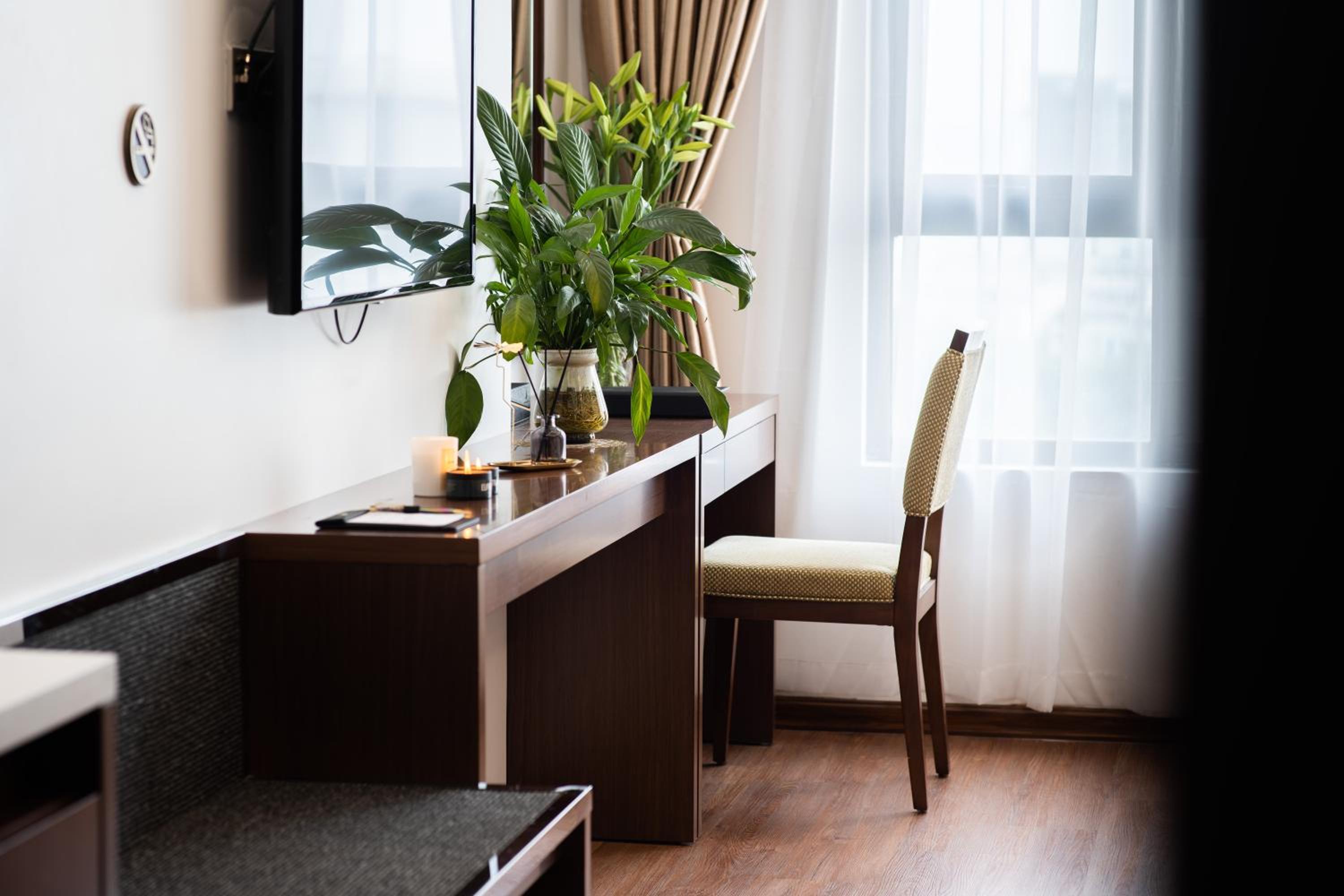 Deluxe Double or Twin Room - Photo 7