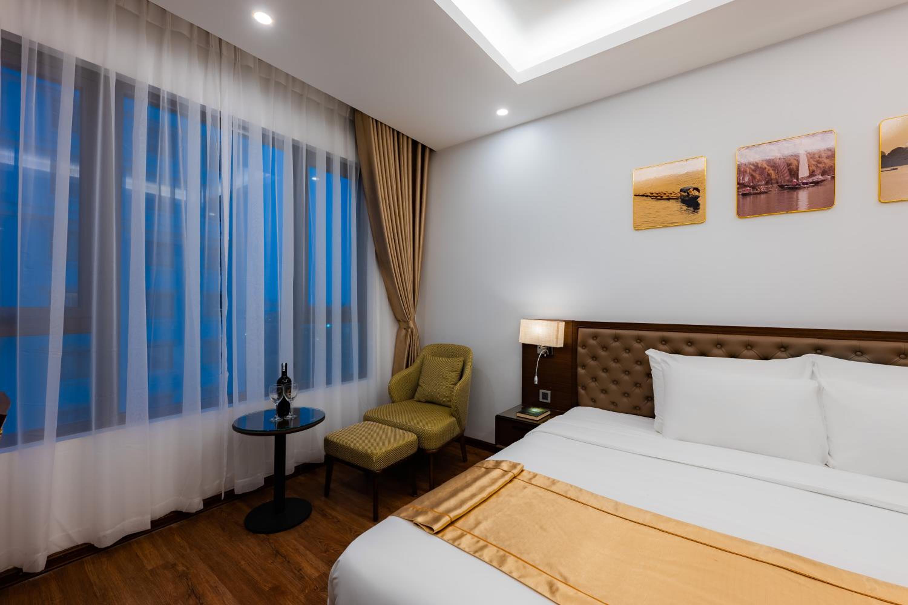 Deluxe Double or Twin Room - Photo 10