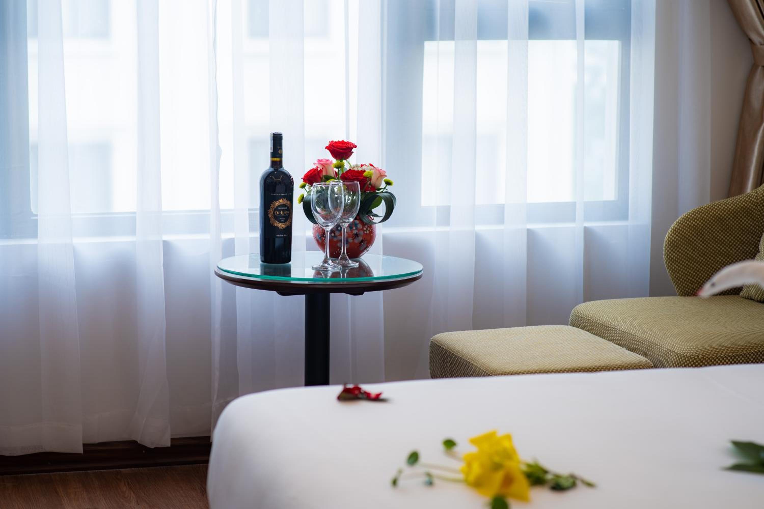 Deluxe Double or Twin Room - Photo 9