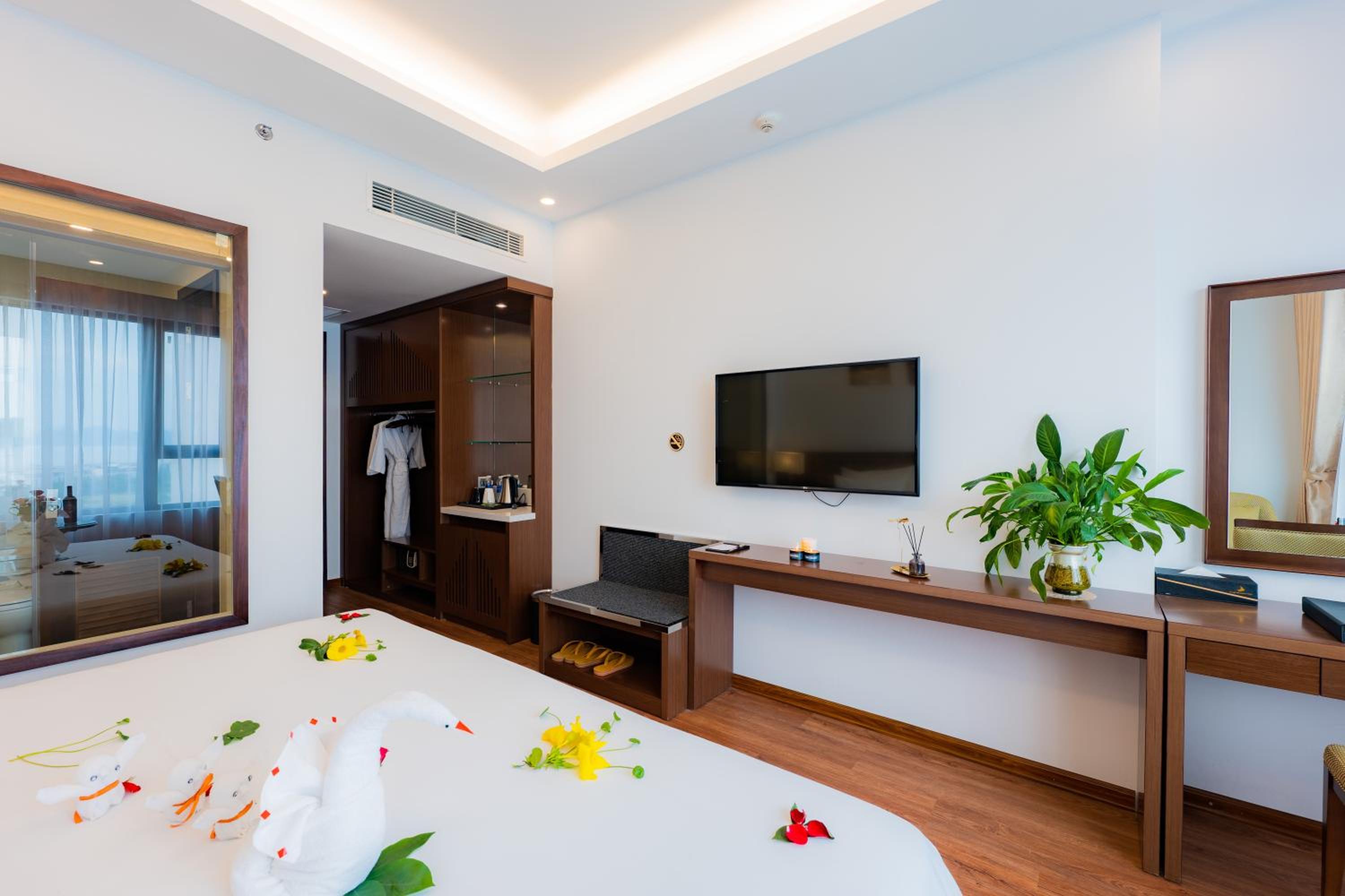 Deluxe Double or Twin Room - Photo 12