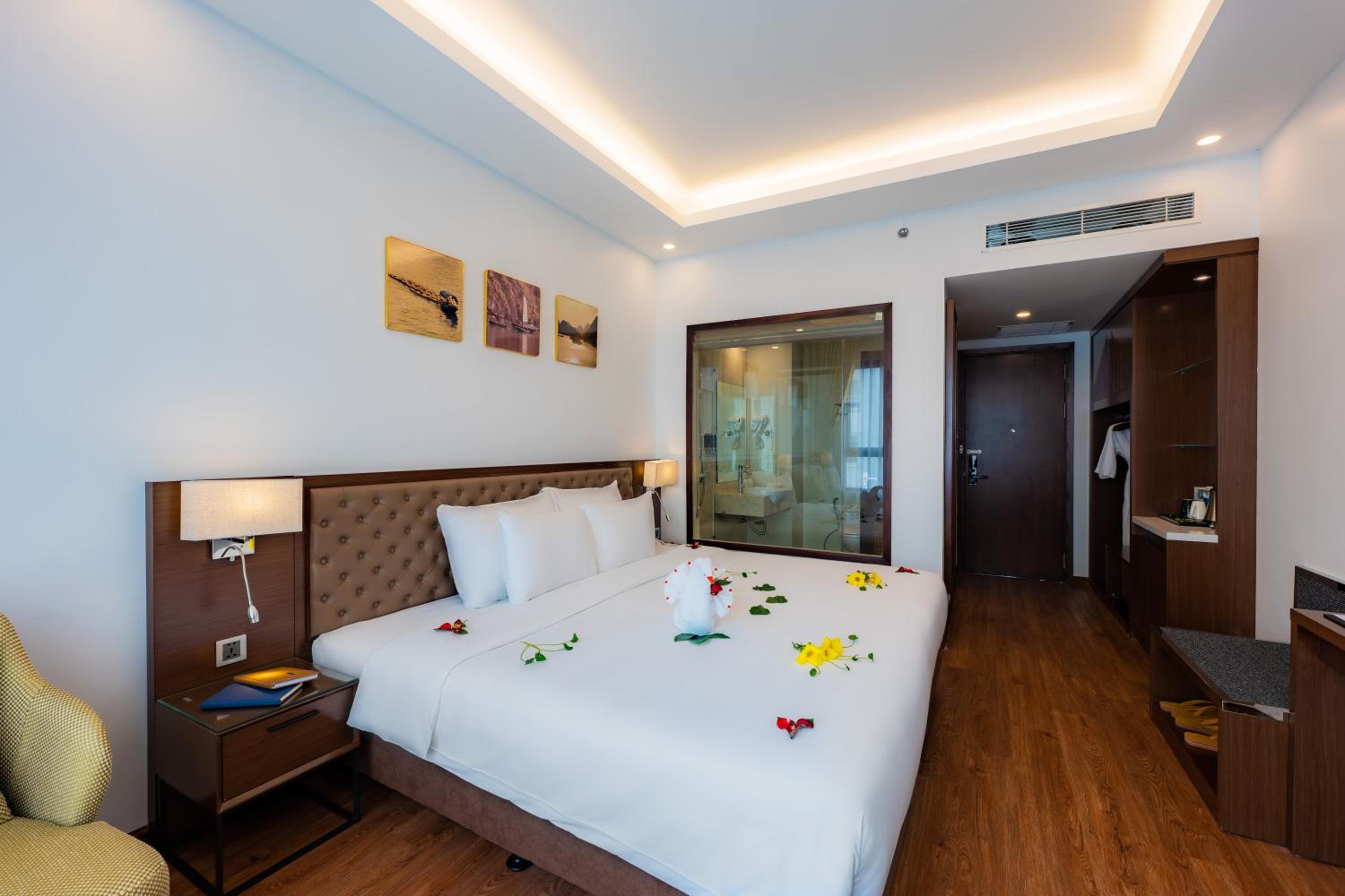 Deluxe Double or Twin Room - Photo 13
