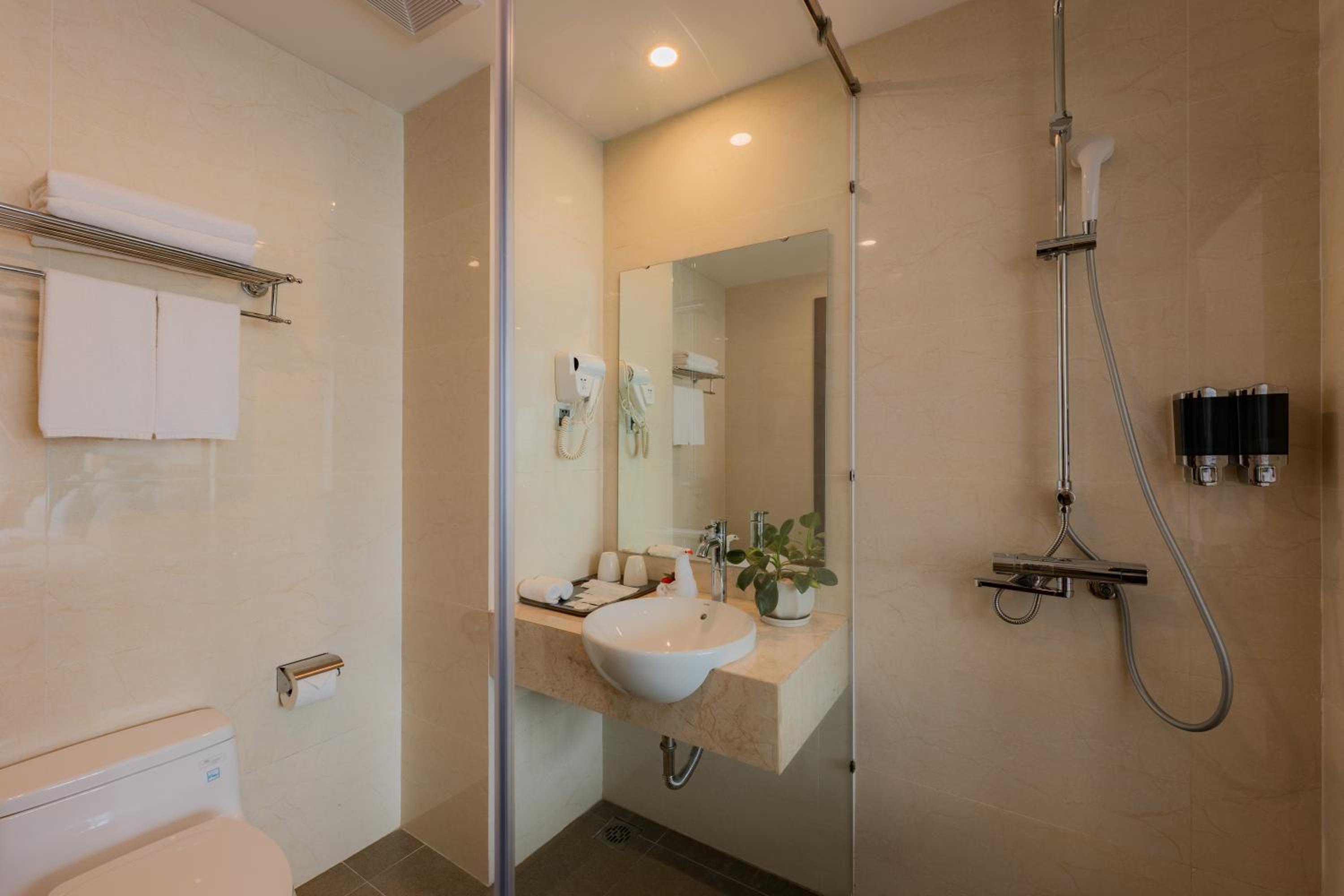 Deluxe Double or Twin Room - Photo 27