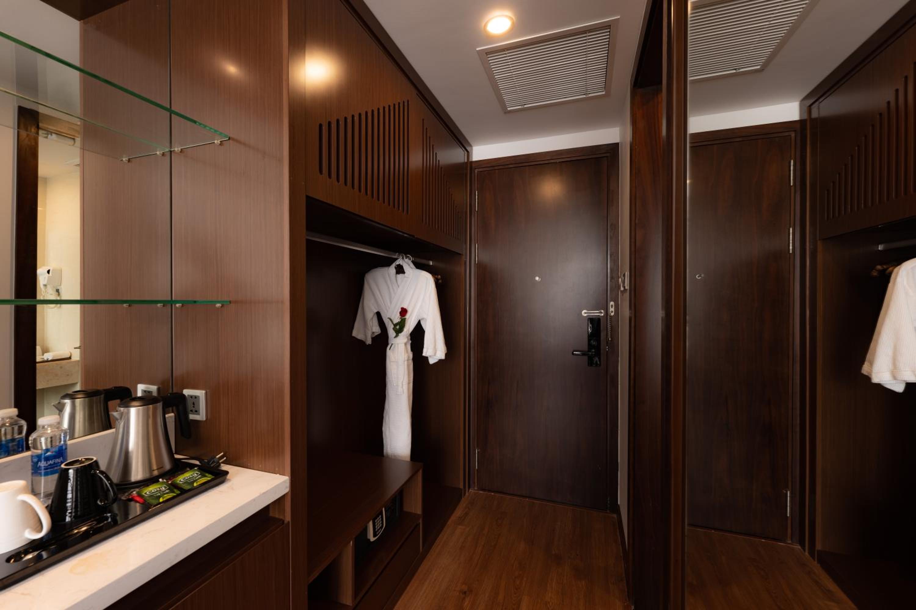 Deluxe Double or Twin Room - Photo 20