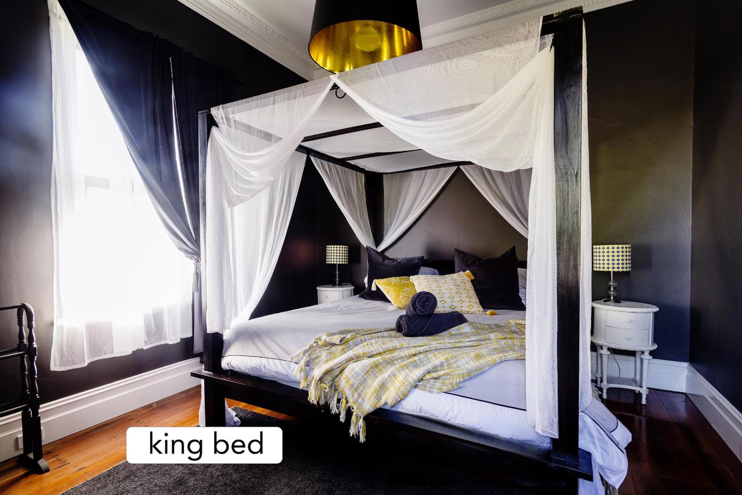 Deluxe King Room photo 1