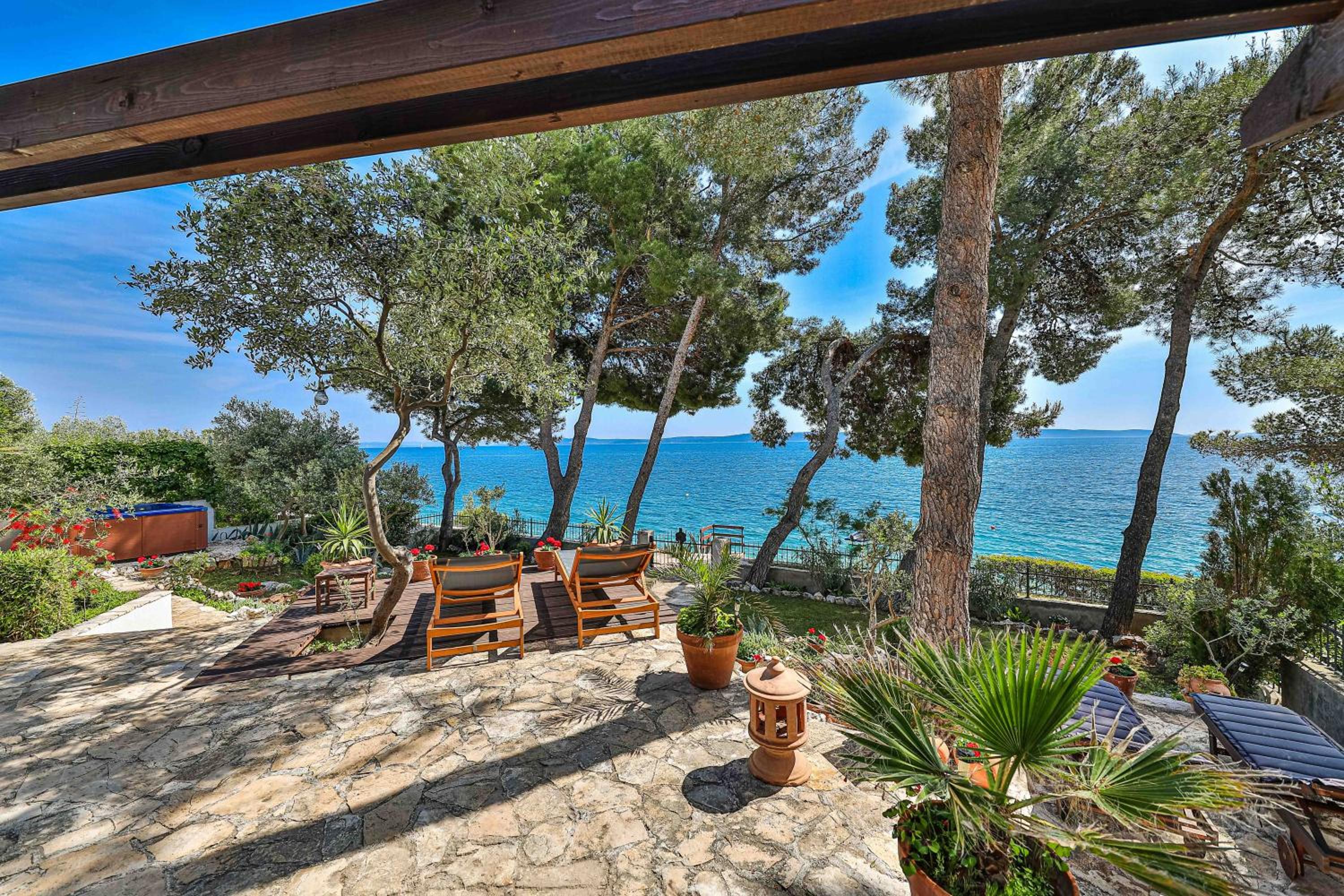 Villa photo 3