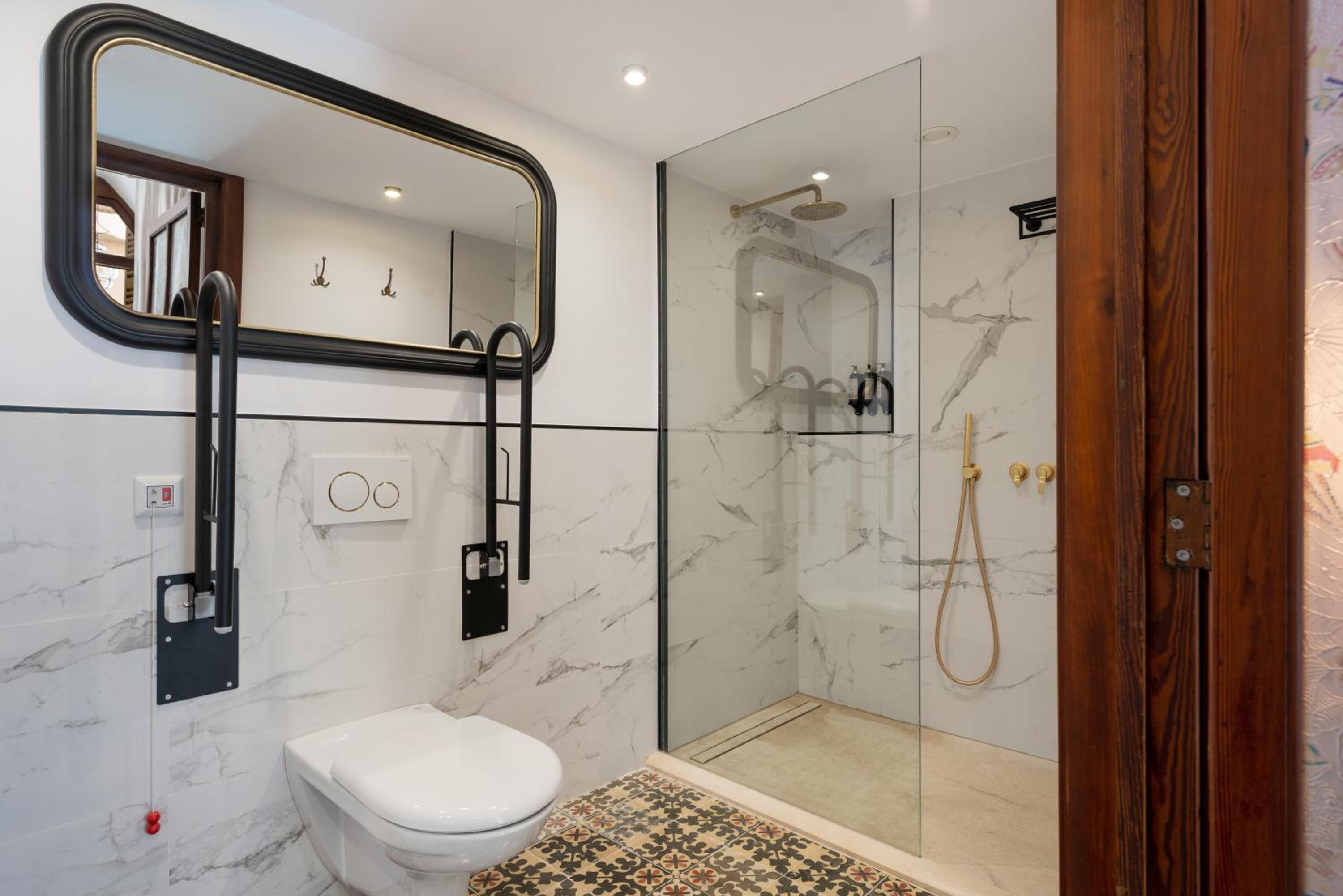 Standard Double Room with Terrace thumbnail 5
