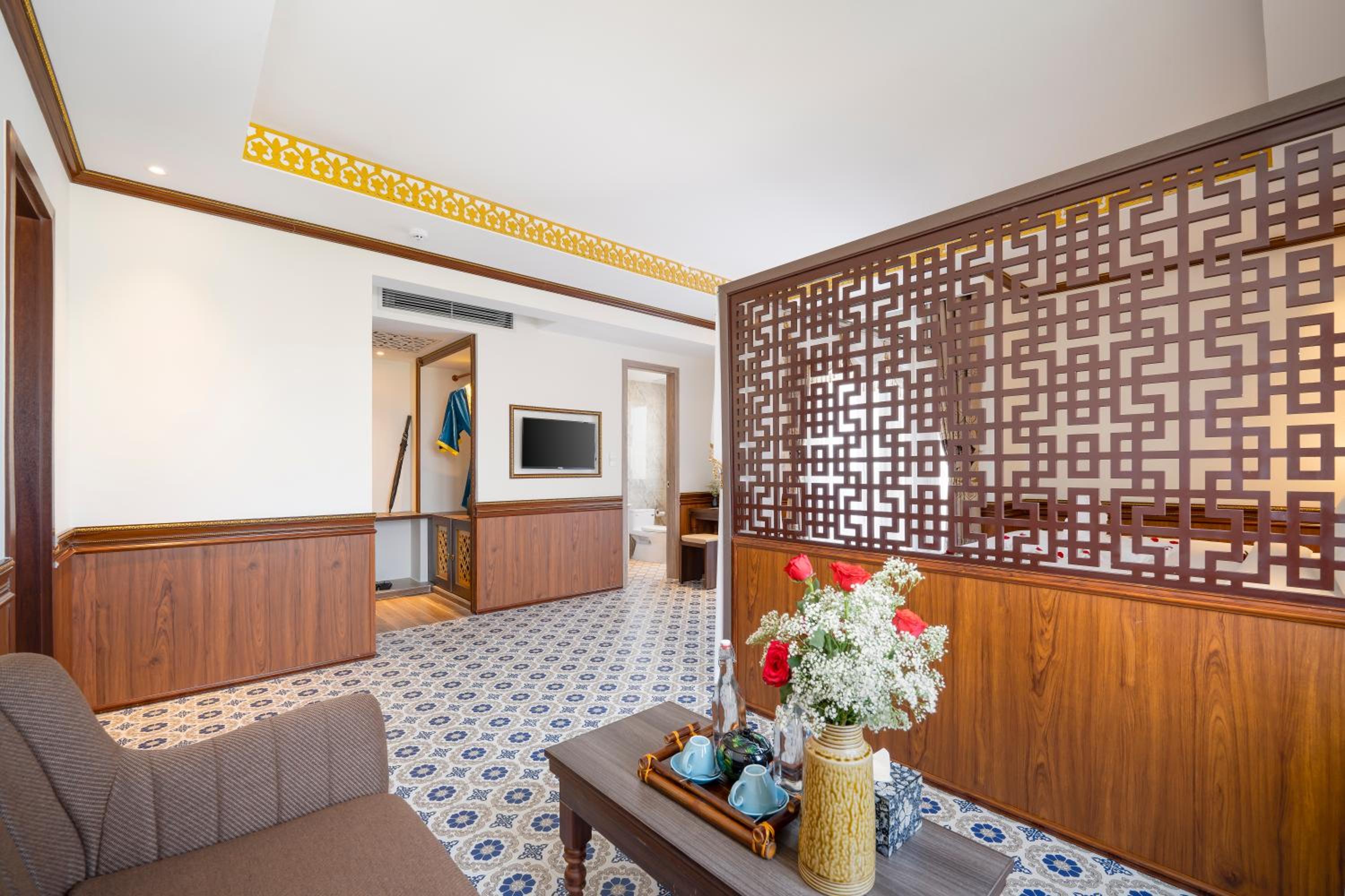 Two-Bedroom Suite, Balcony with Neighbor View - Photo 7