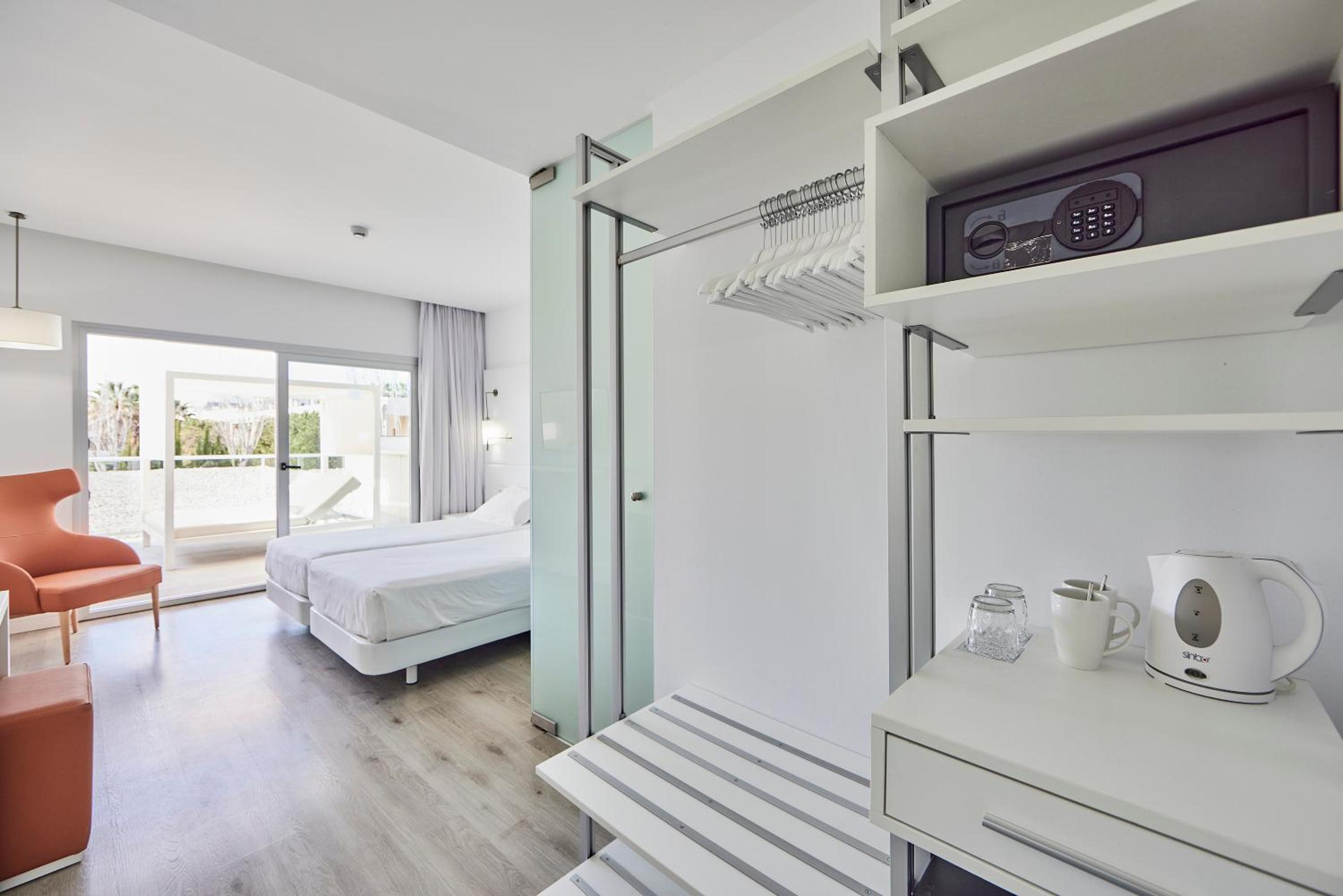 Double Room with Bali-Bed