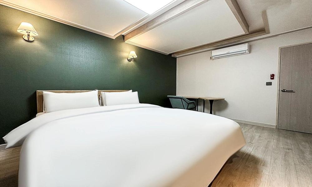 Double Room - Photo 2