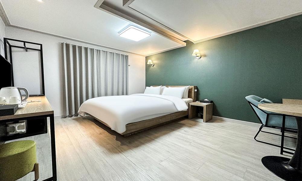 Double Room - Photo 3
