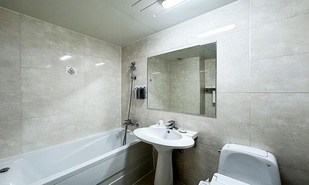 Double Room - Photo 10
