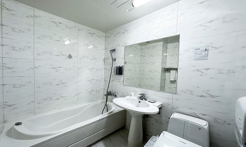Double Room - Photo 11
