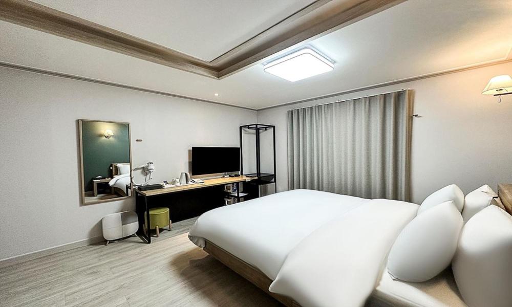 Double Room - Photo 15