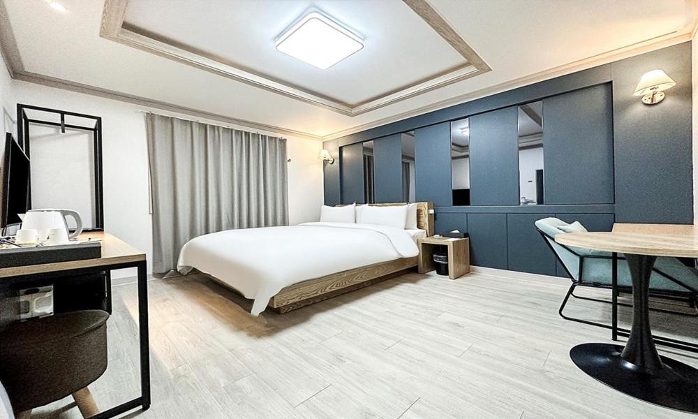 Double Room - Photo 1