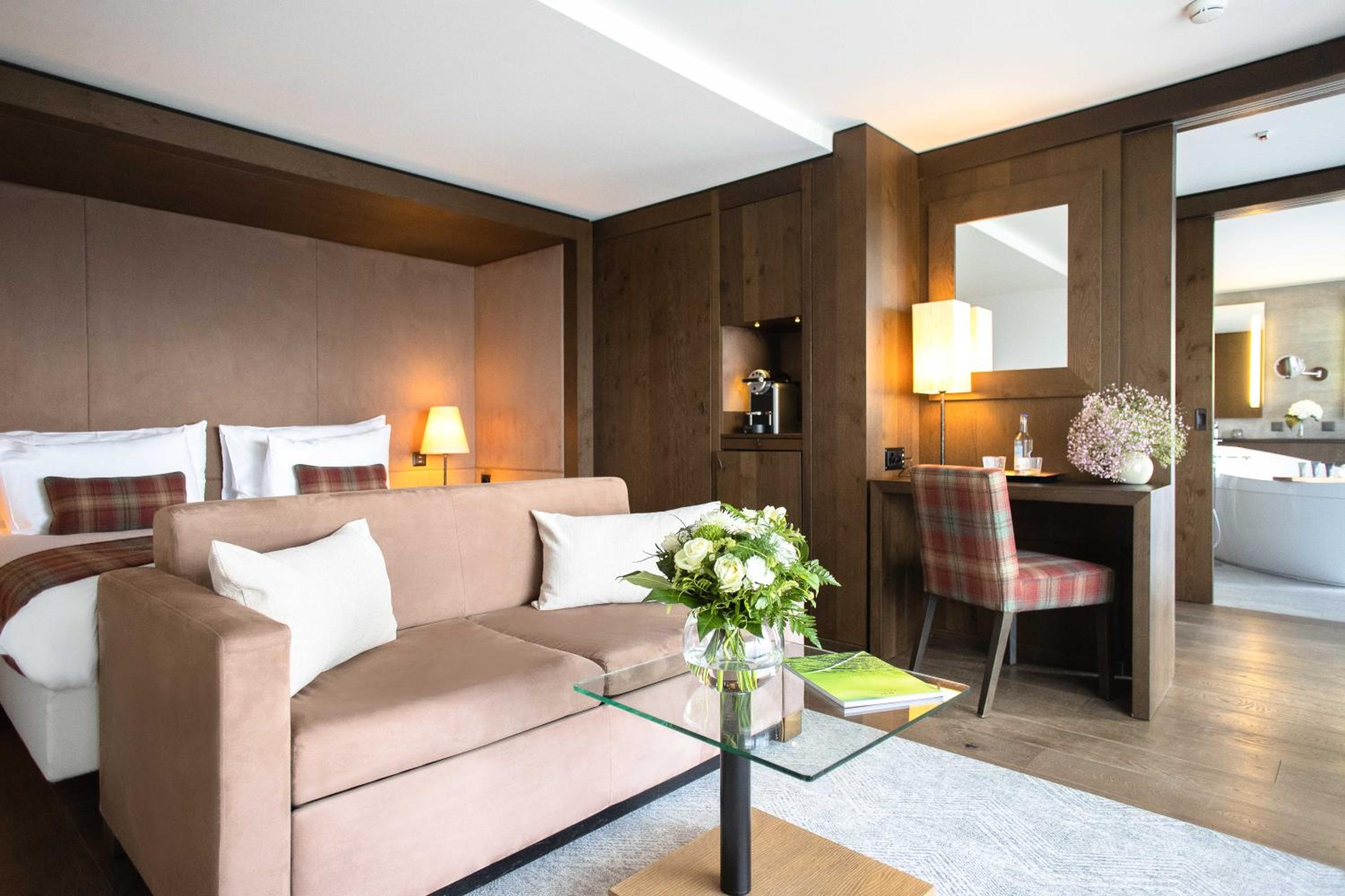 Deluxe Junior Suite photo 2