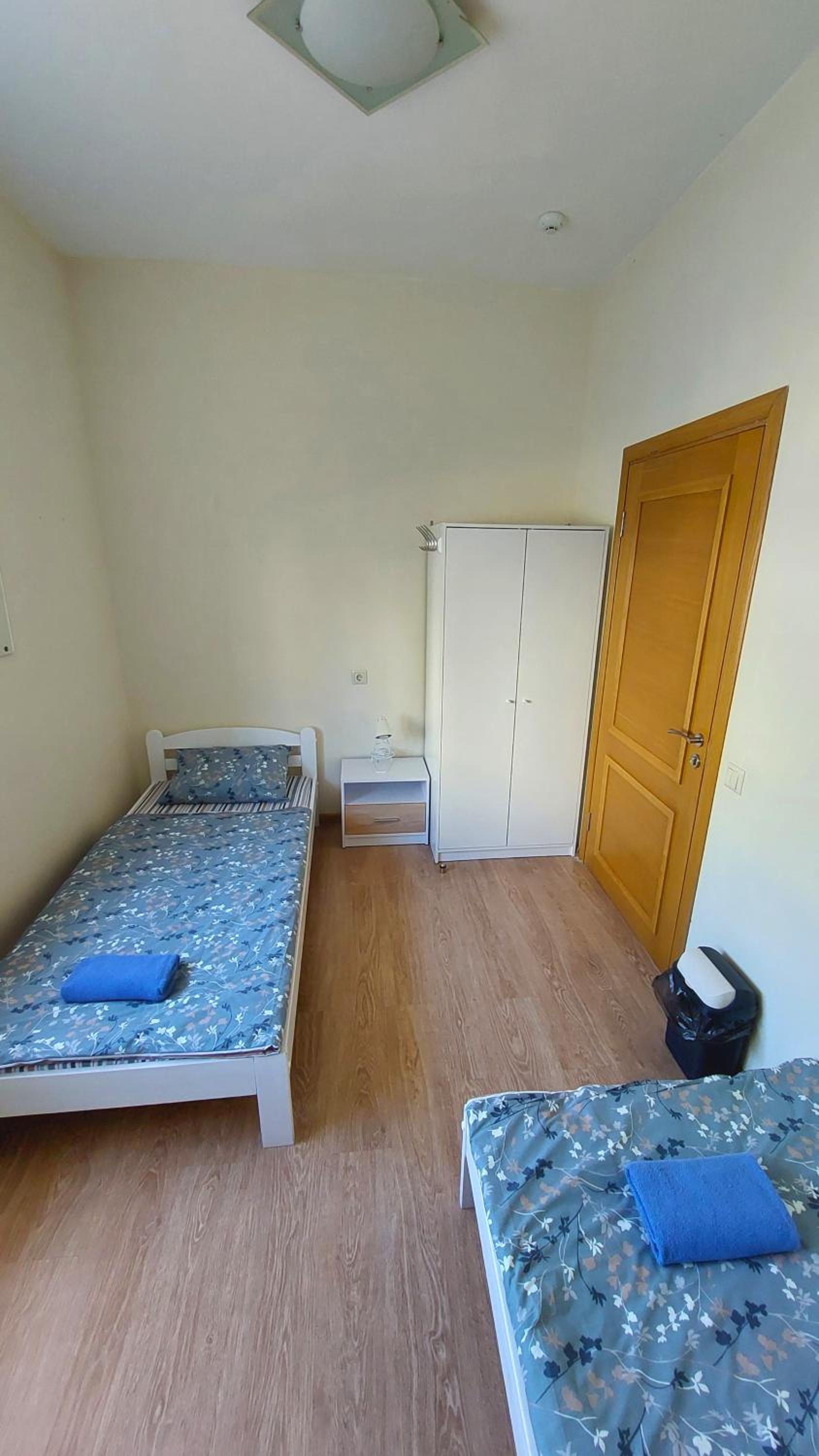 Standard Twin Room with Shared Bathroom photo 2