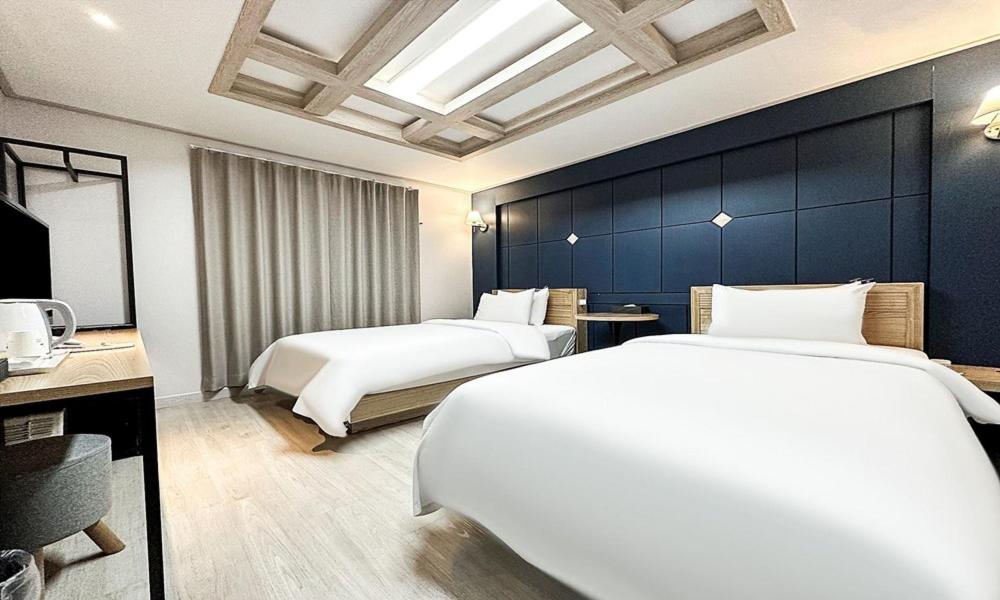 Twin Room - Photo 1