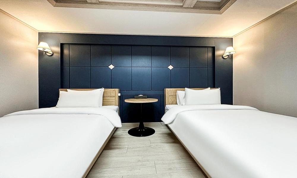 Twin Room - Photo 10
