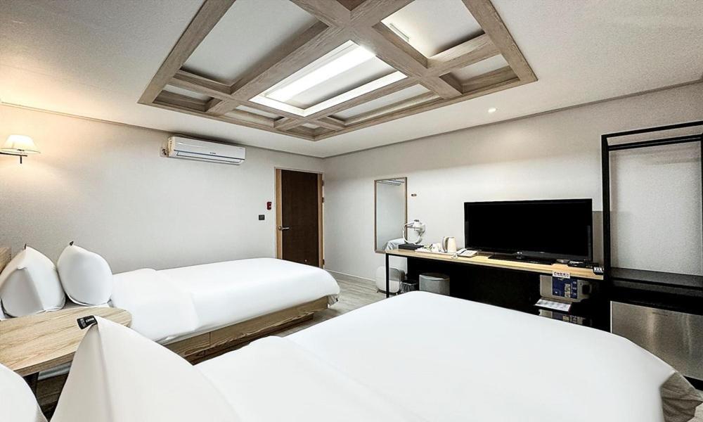 Twin Room - Photo 9