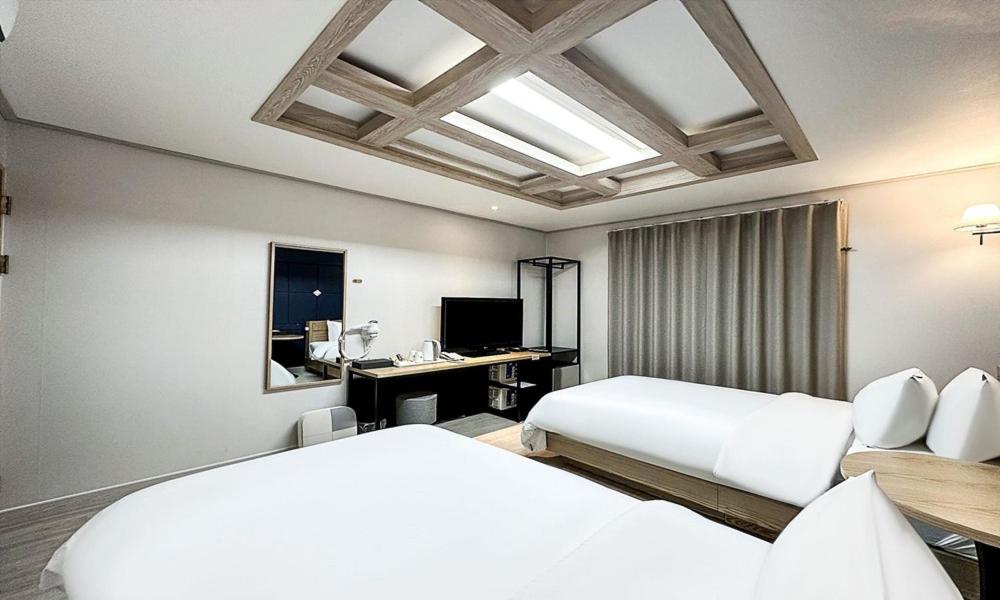 Twin Room - Photo 8