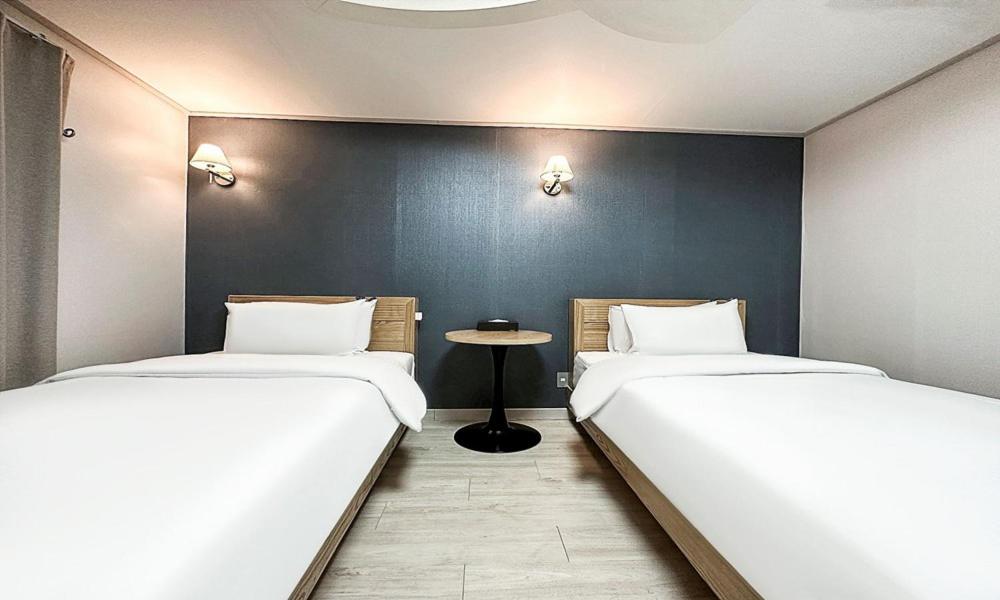 Twin Room - Photo 6