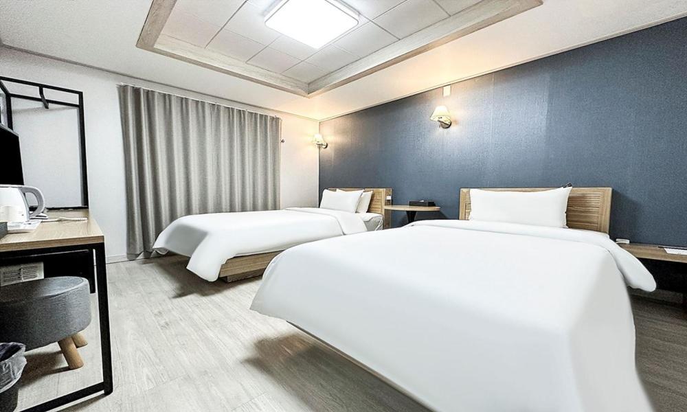 Twin Room - Photo 4