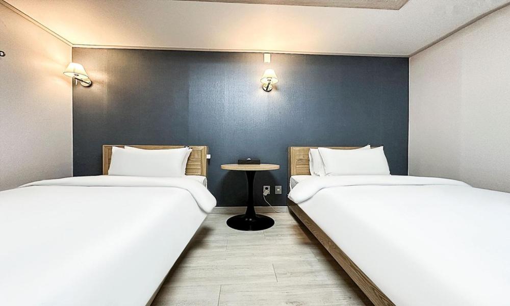 Twin Room - Photo 3