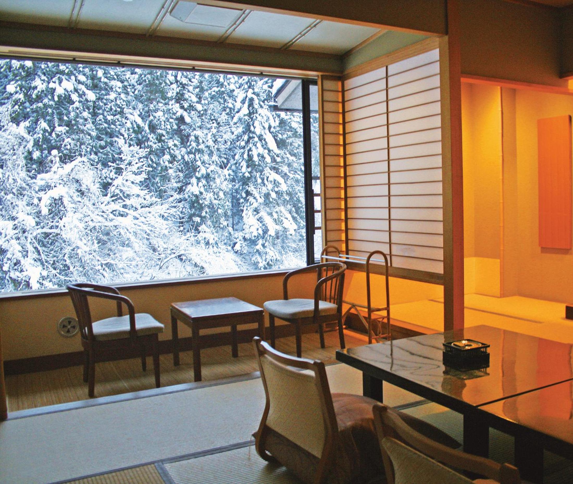 Japanese-Style Room with Private Bathroom and River View photo 2