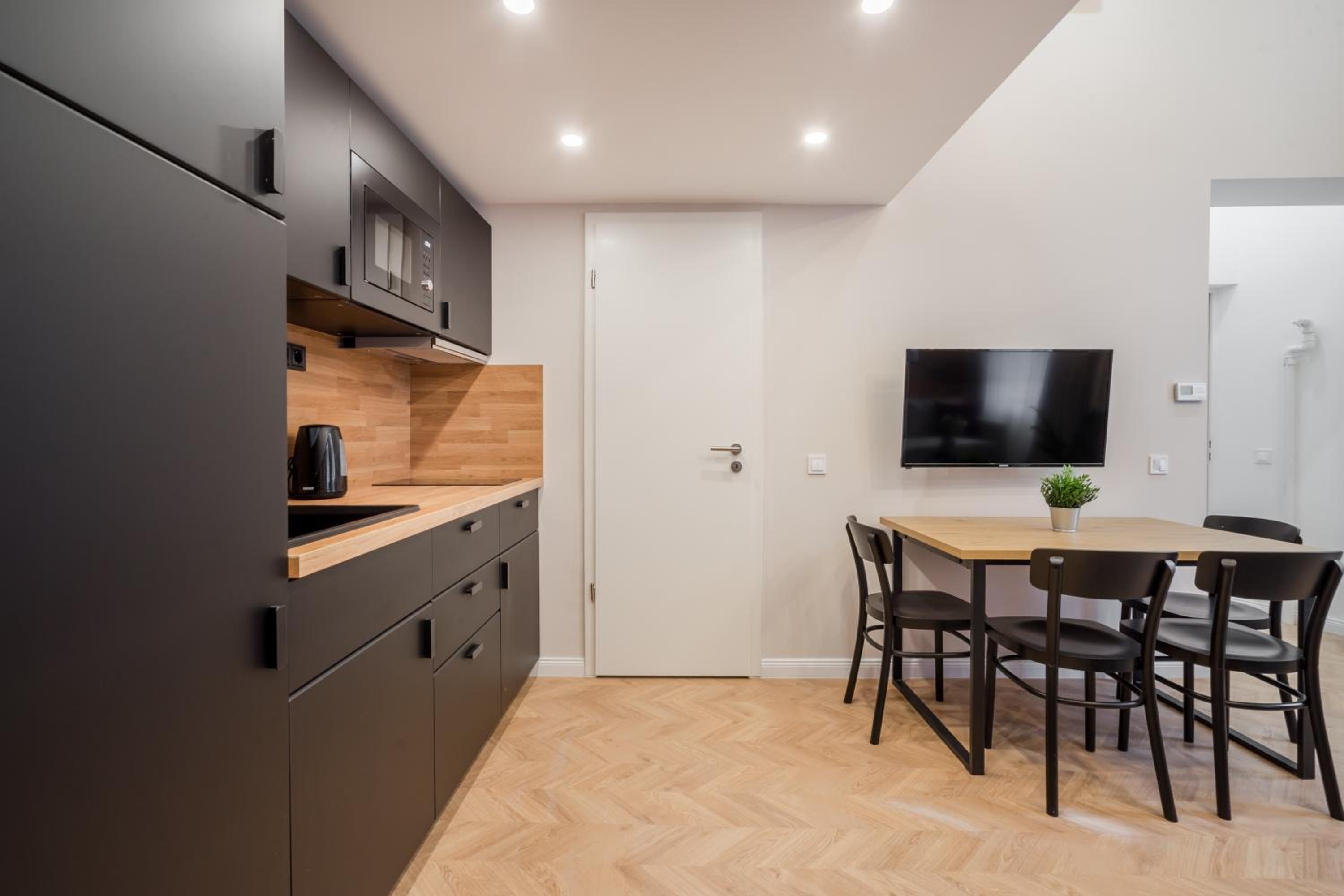 Deluxe Apartment with Gallery - Photo 7