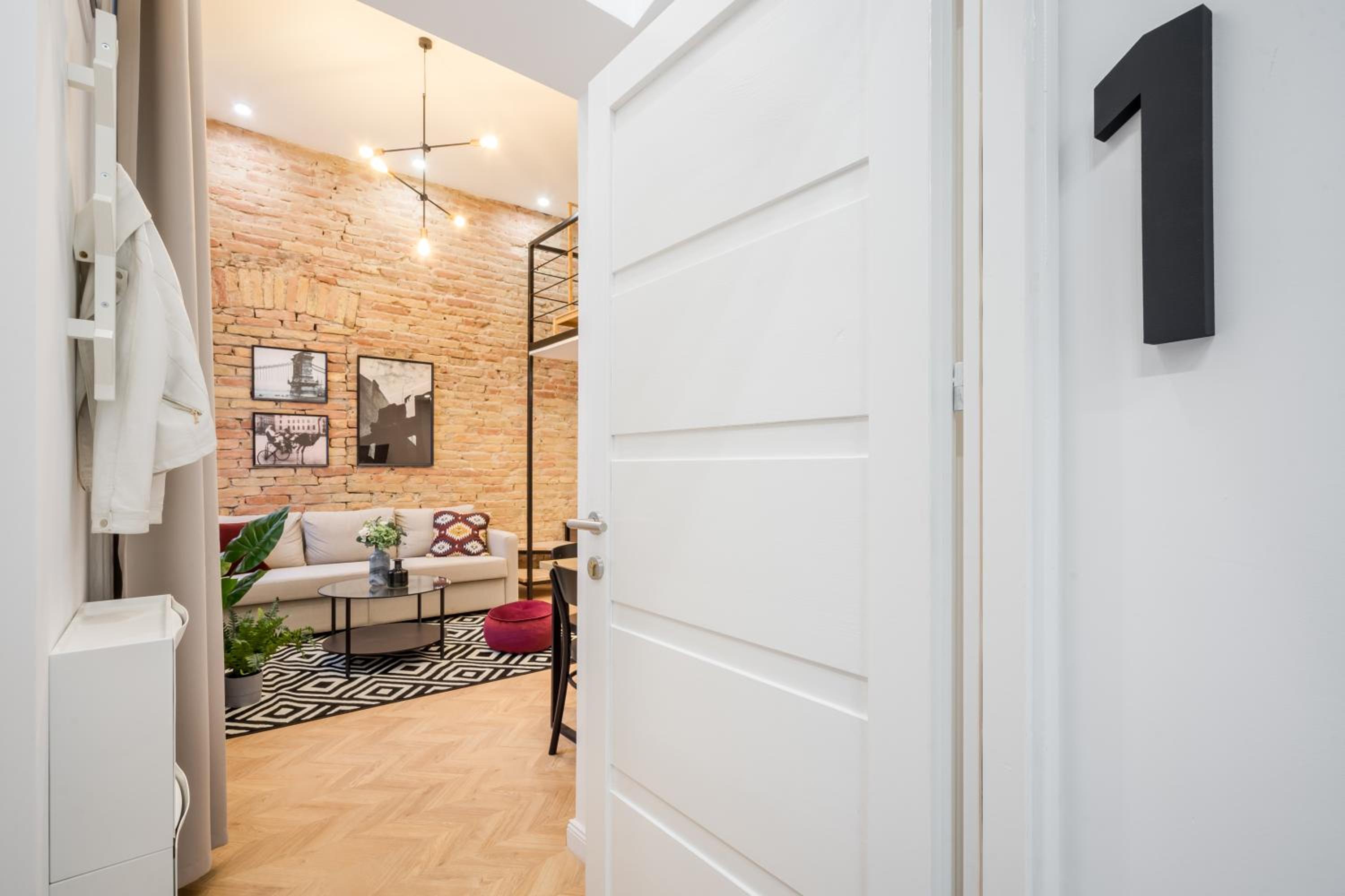 Deluxe Apartment with Gallery - Photo 11