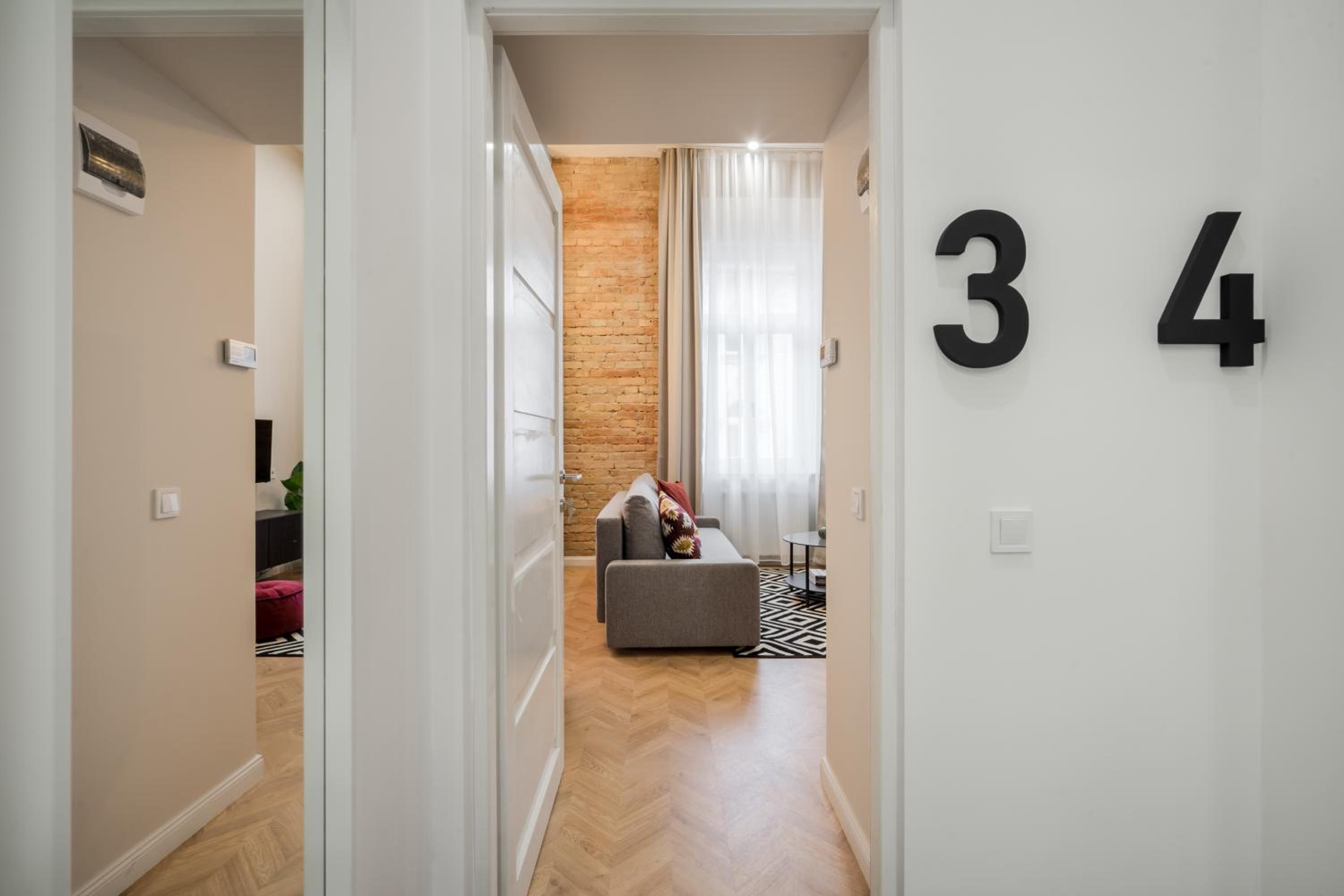 Deluxe Apartment with Gallery - Photo 16